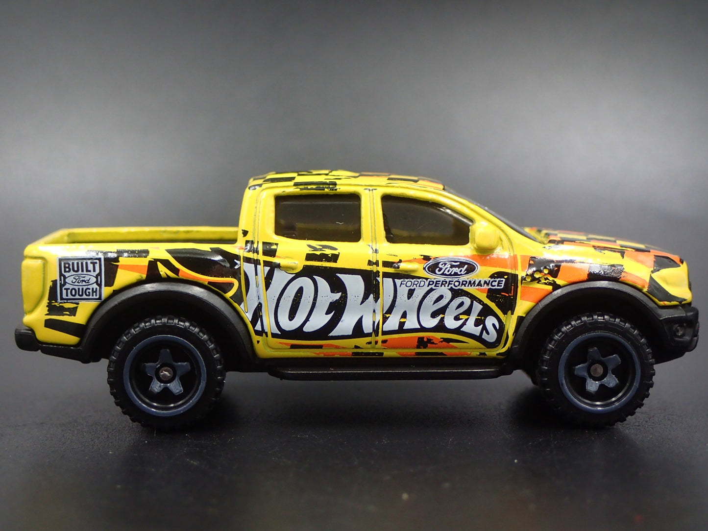 2017-2020 FORD RANGER RAPTOR PICKUP TRUCK 1/64 SCALE DIORAMA DIECAST MODEL CAR