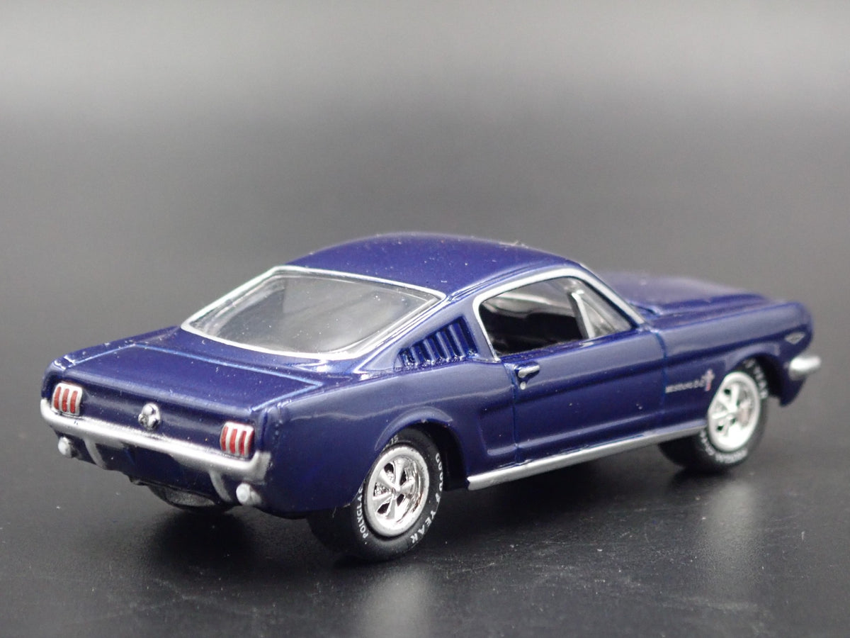 1965 FORD MUSTANG FASTBACK 2+2 RARE 1:64 COLLECTIBLE DIORAMA DIECAST MODEL CAR-Burning Rubber Toy Company