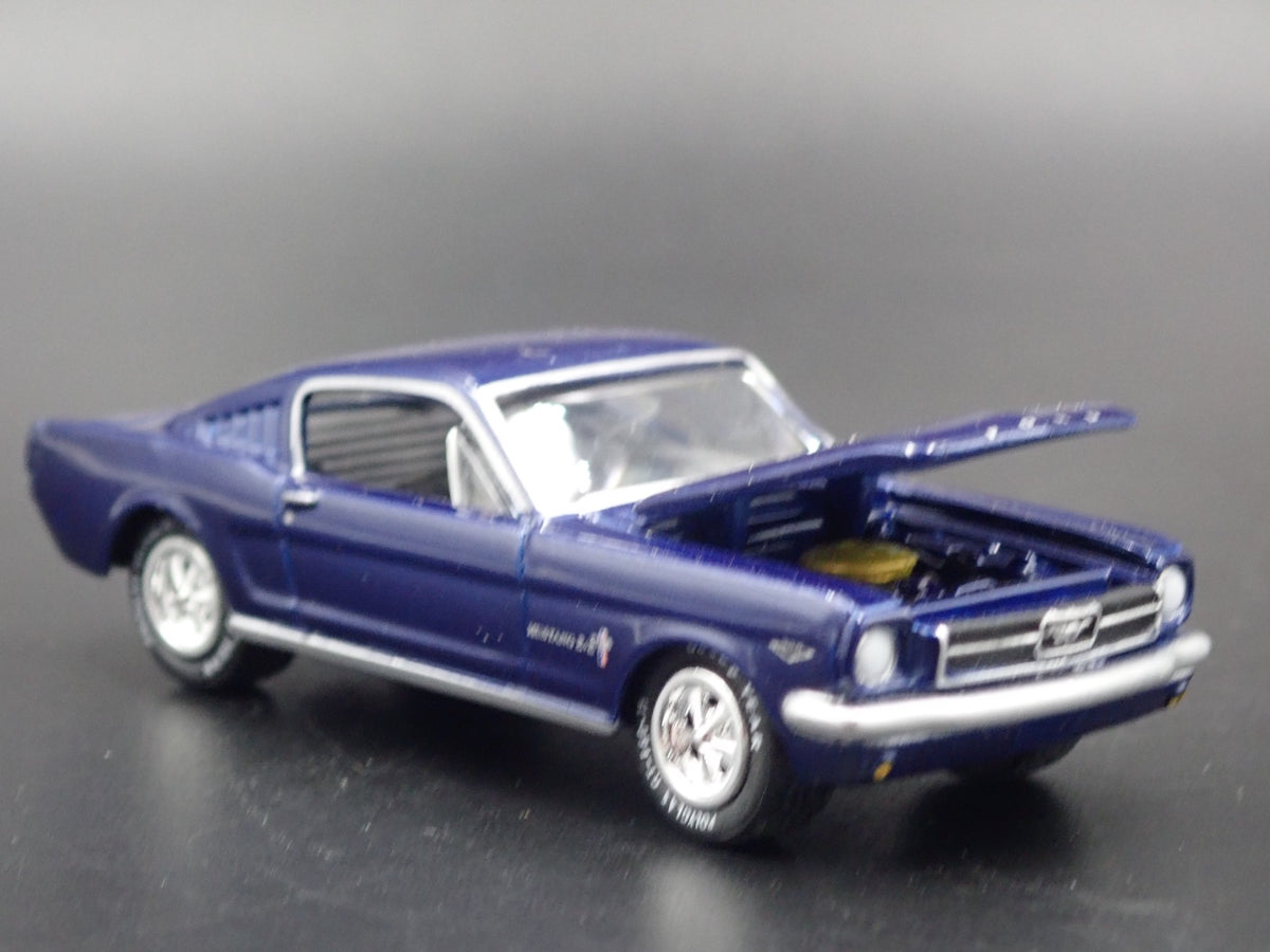 1965 FORD MUSTANG FASTBACK 2+2 RARE 1:64 COLLECTIBLE DIORAMA DIECAST MODEL CAR-Burning Rubber Toy Company