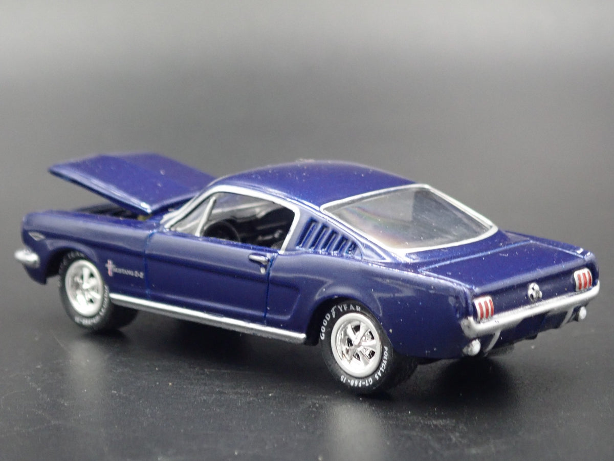 1965 FORD MUSTANG FASTBACK 2+2 RARE 1:64 COLLECTIBLE DIORAMA DIECAST MODEL CAR-Burning Rubber Toy Company