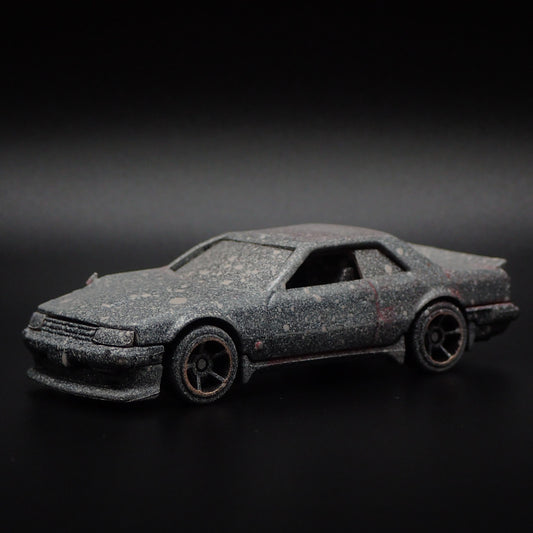 1981-1985 NISSAN SKYLINE R30 ABANDONED BARN FIND 1:64 SCALE DIECAST MODEL CAR