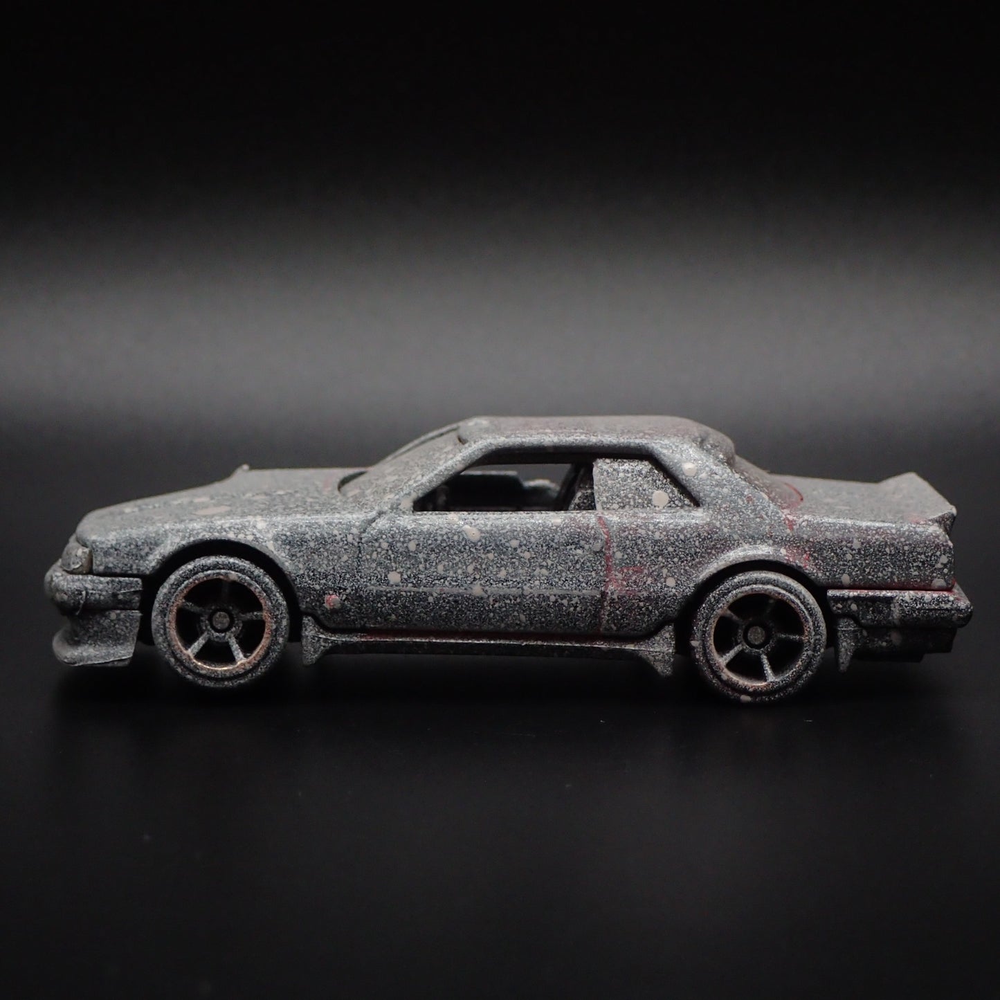 1981-1985 NISSAN SKYLINE R30 ABANDONED BARN FIND 1:64 SCALE DIECAST MODEL CAR