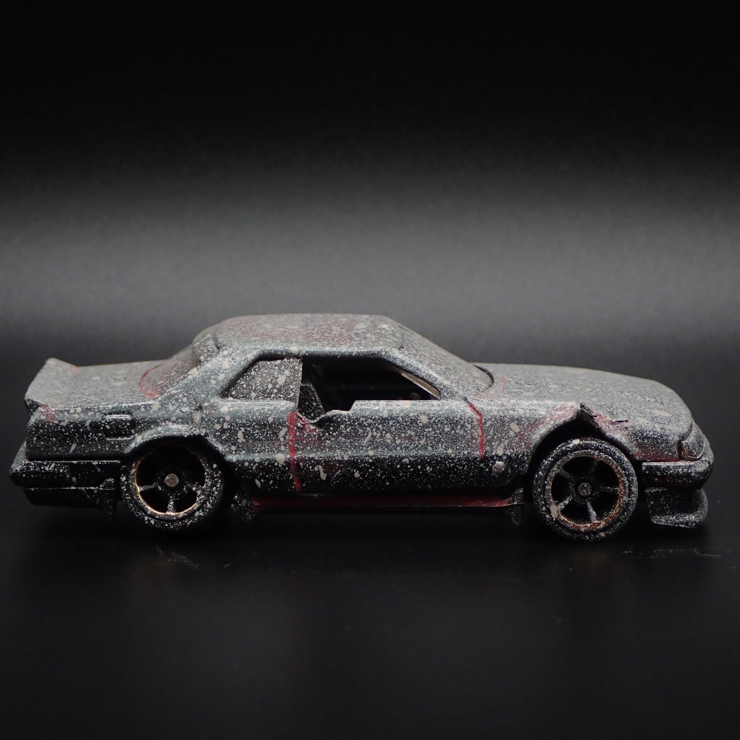 1981-1985 NISSAN SKYLINE R30 ABANDONED BARN FIND 1:64 SCALE DIECAST MODEL CAR