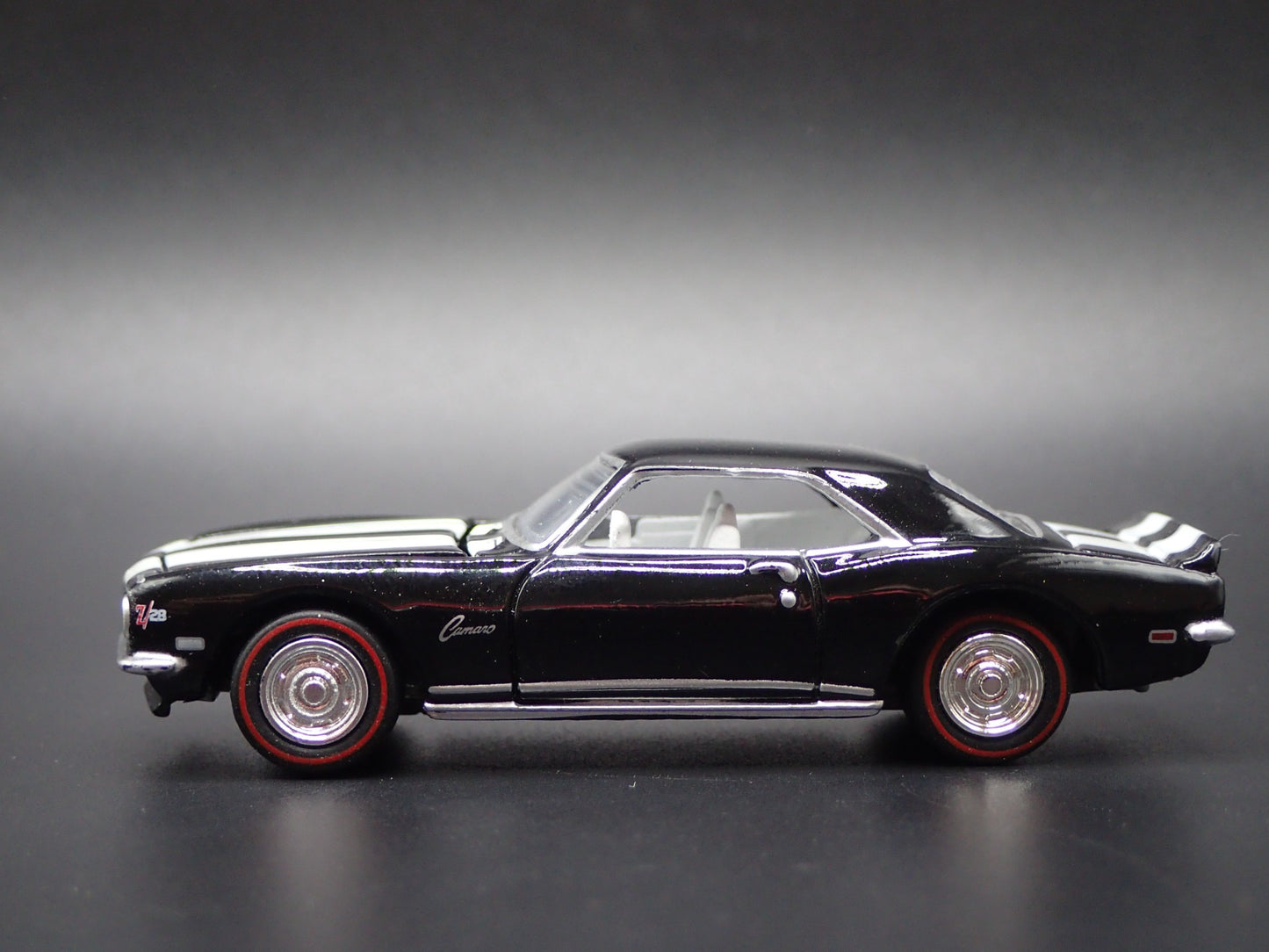 1968 68 CHEVY CHEVROLET CAMARO Z/28 BLACK 1:64 SCALE DIORAMA DIECAST MODEL CAR