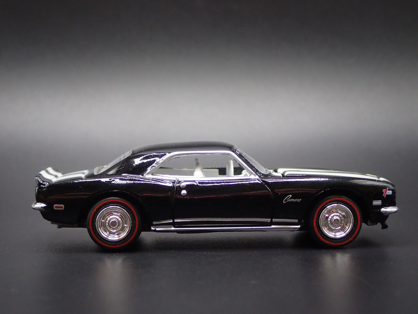 1968 68 CHEVY CHEVROLET CAMARO Z/28 BLACK 1:64 SCALE DIORAMA DIECAST MODEL CAR