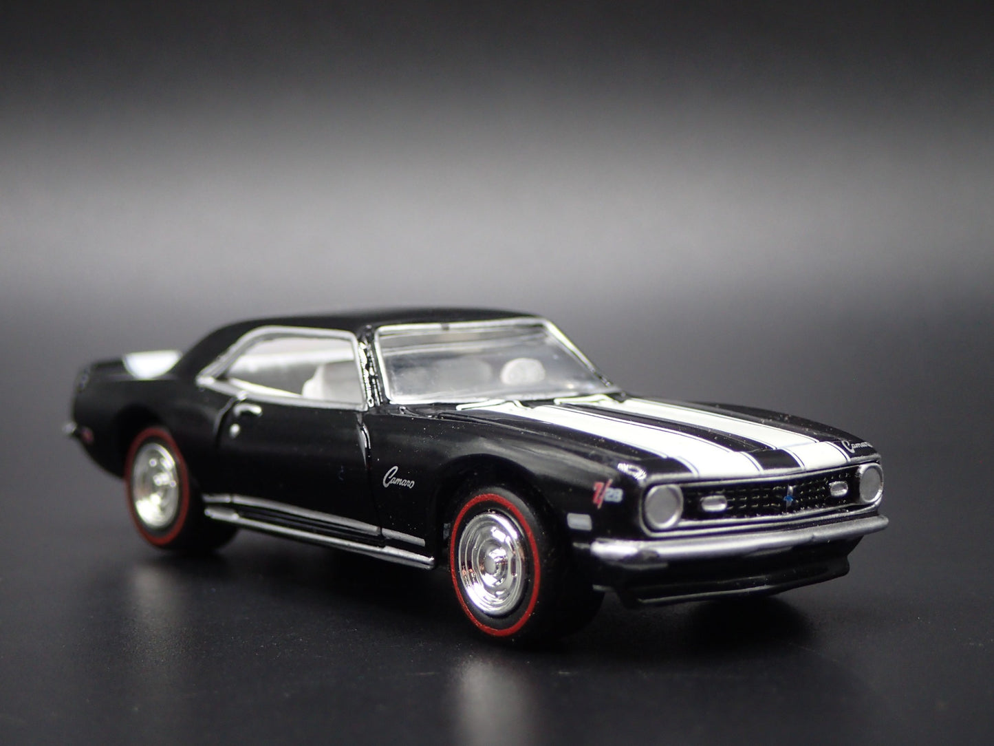1968 68 CHEVY CHEVROLET CAMARO Z/28 BLACK 1:64 SCALE DIORAMA DIECAST MODEL CAR