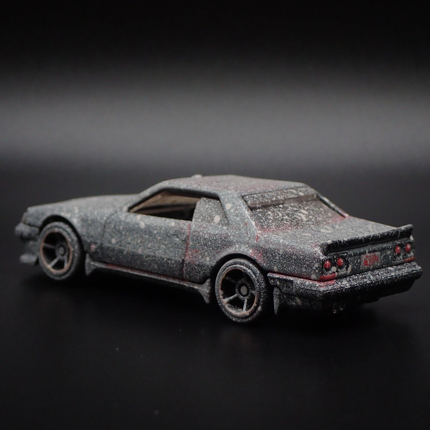 1981-1985 NISSAN SKYLINE R30 ABANDONED BARN FIND 1:64 SCALE DIECAST MODEL CAR