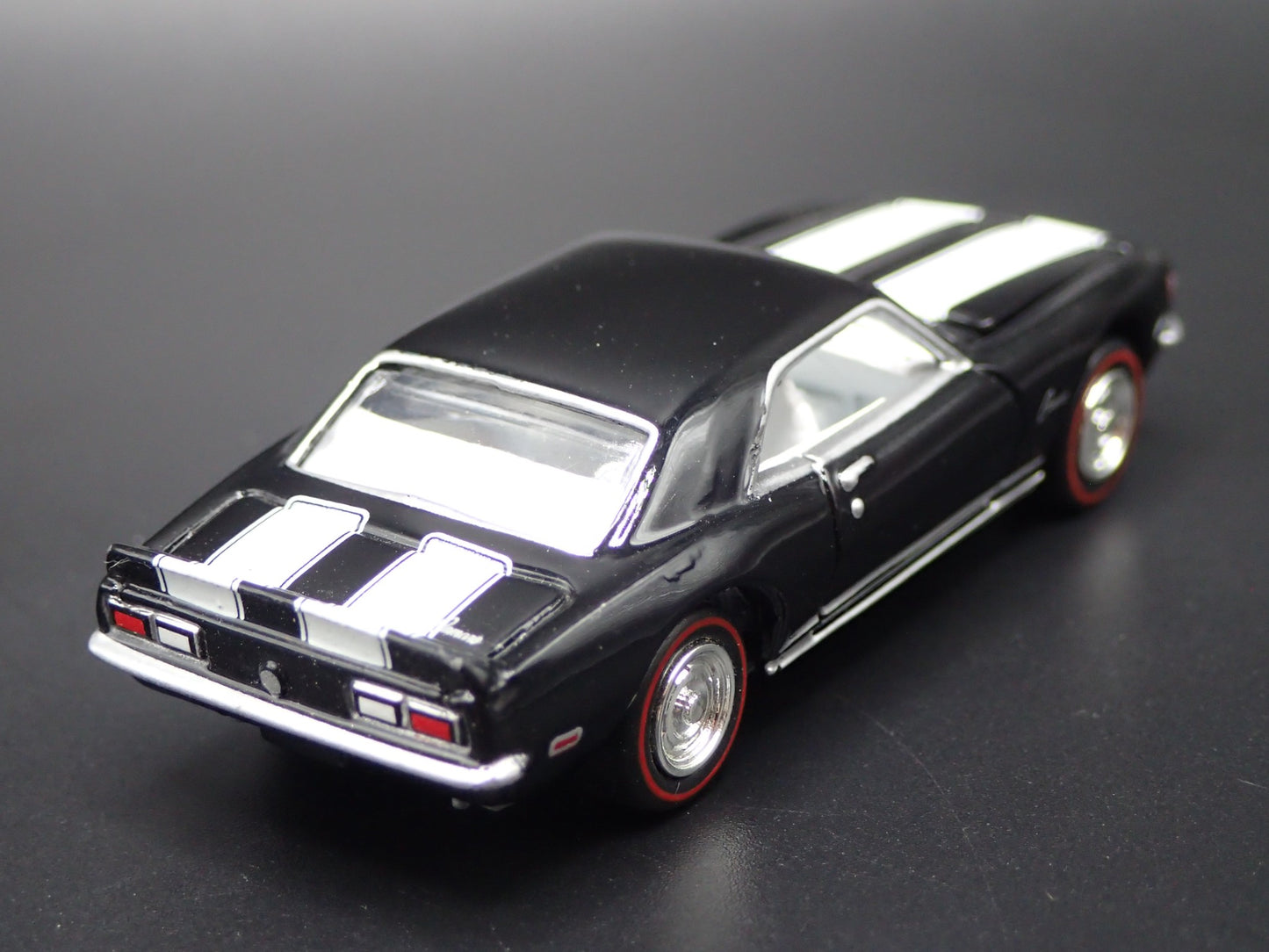 1968 68 CHEVY CHEVROLET CAMARO Z/28 BLACK 1:64 SCALE DIORAMA DIECAST MODEL CAR