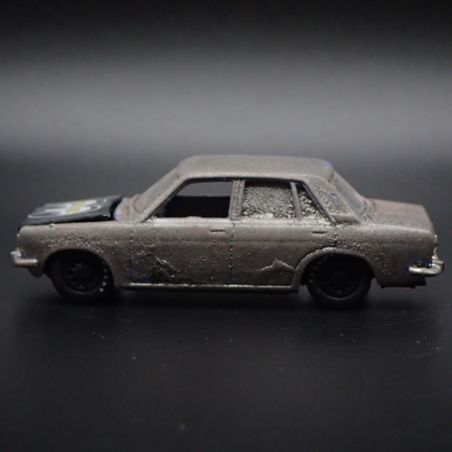 1967-1973 DATSUN BLUEBIRD 1600SSS MOONEYES BARN FIND 1:64 DIECAST MODEL CAR
