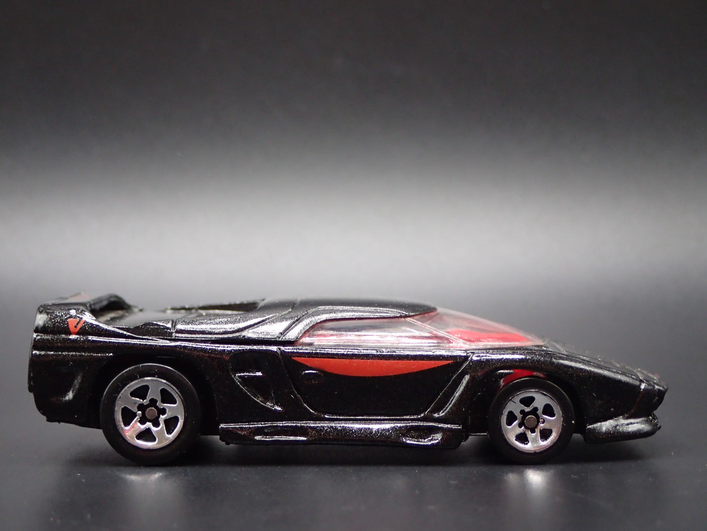 1989-1993 VECTOR W8 TWIN TURBO BLACK 1:64 SCALE DIORAMA DIECAST MODEL CAR