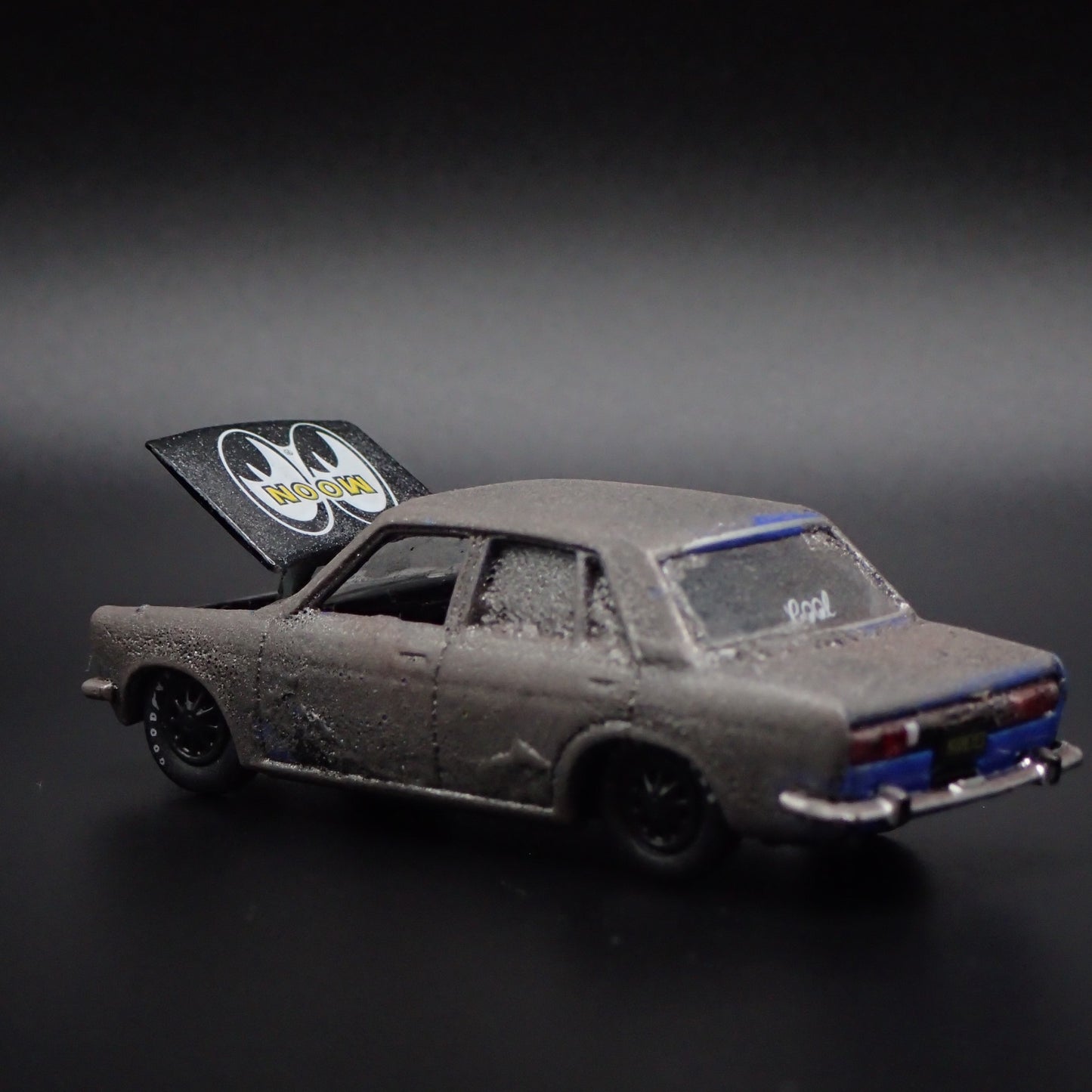 1967-1973 DATSUN BLUEBIRD 1600SSS MOONEYES BARN FIND 1:64 DIECAST MODEL CAR