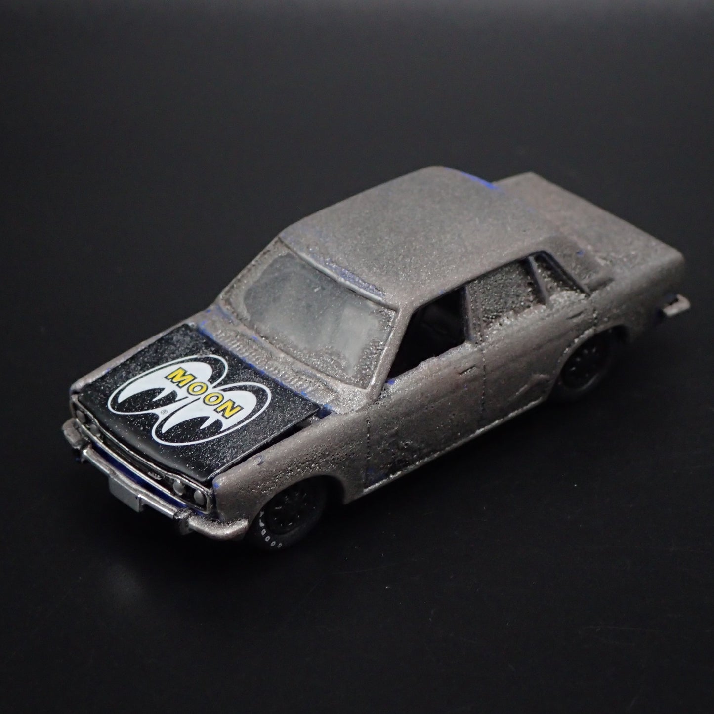 1967-1973 DATSUN BLUEBIRD 1600SSS MOONEYES BARN FIND 1:64 DIECAST MODEL CAR