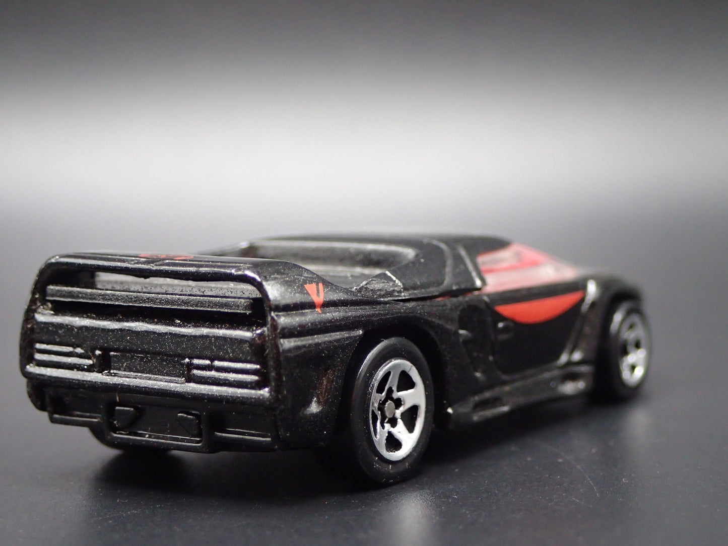 1989-1993 VECTOR W8 TWIN TURBO BLACK 1:64 SCALE DIORAMA DIECAST MODEL CAR