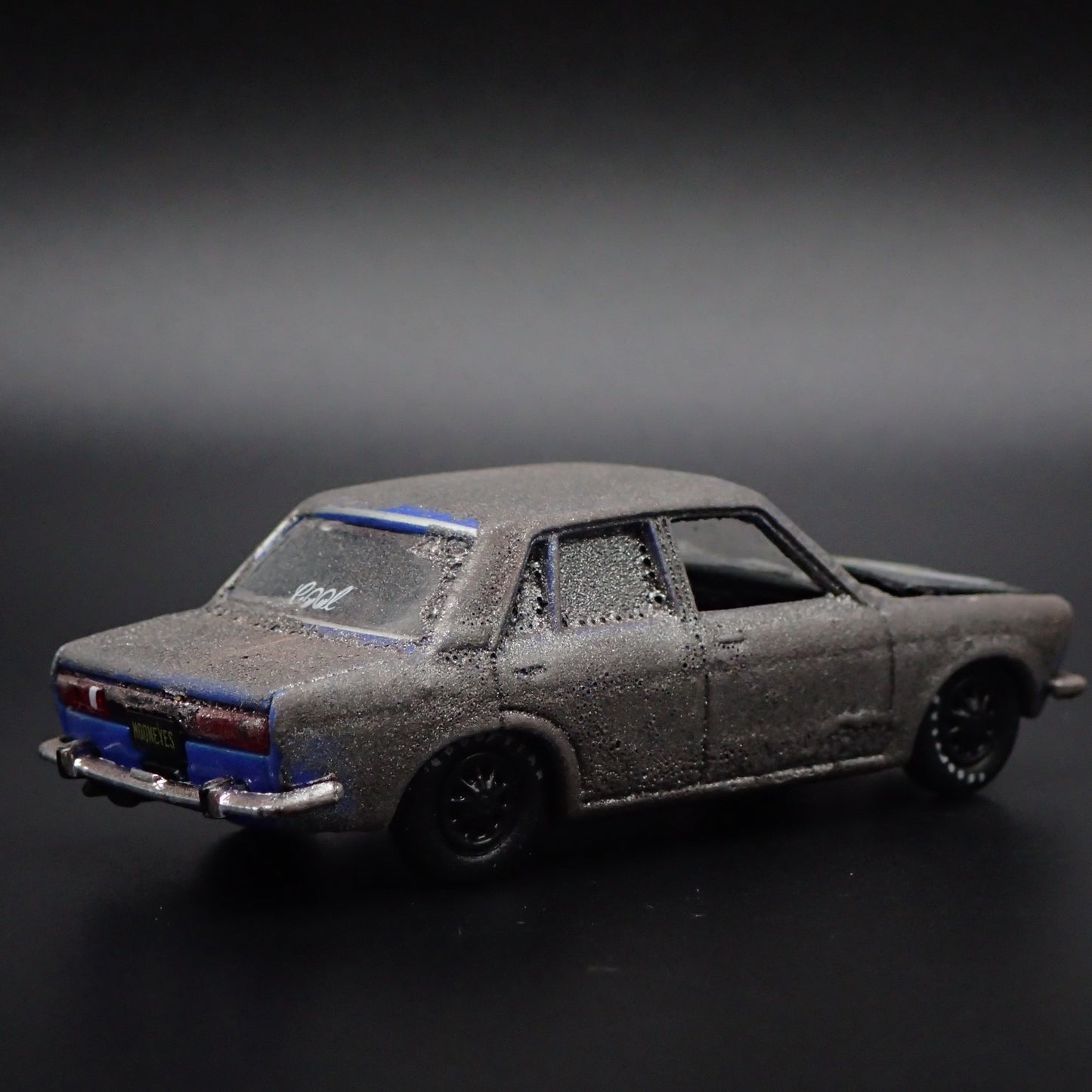 1967-1973 DATSUN BLUEBIRD 1600SSS MOONEYES BARN FIND 1:64 DIECAST MODEL CAR