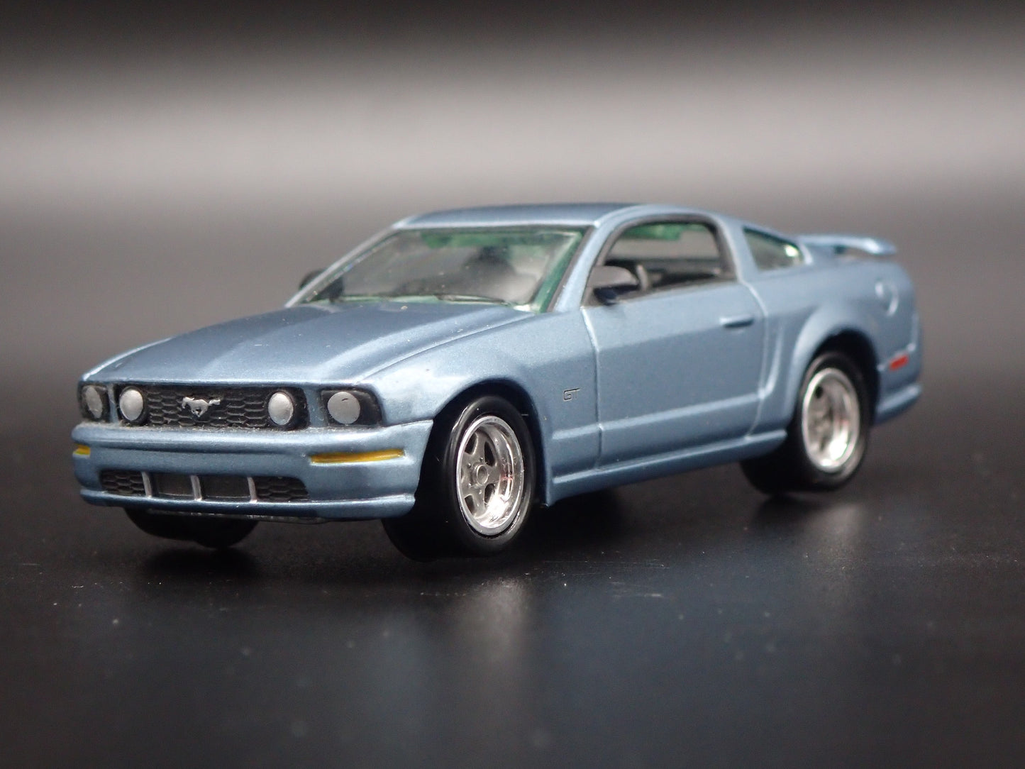 2005-2009 FORD MUSTANG GT RARE 1:64 SCALE COLLECTIBLE DIORAMA DIECAST MODEL CAR
