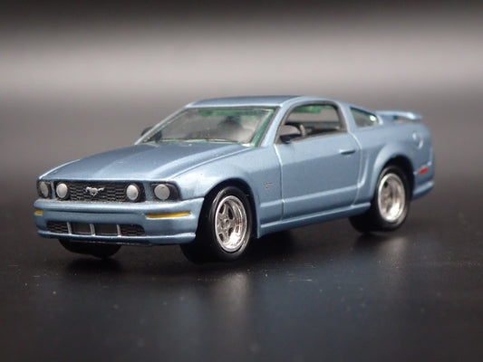 2005-2009 FORD MUSTANG GT RARE 1:64 SCALE COLLECTIBLE DIORAMA DIECAST MODEL CAR