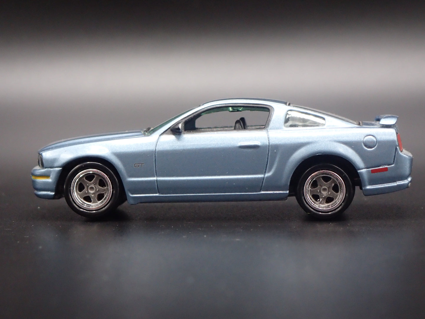 2005-2009 FORD MUSTANG GT RARE 1:64 SCALE COLLECTIBLE DIORAMA DIECAST MODEL CAR