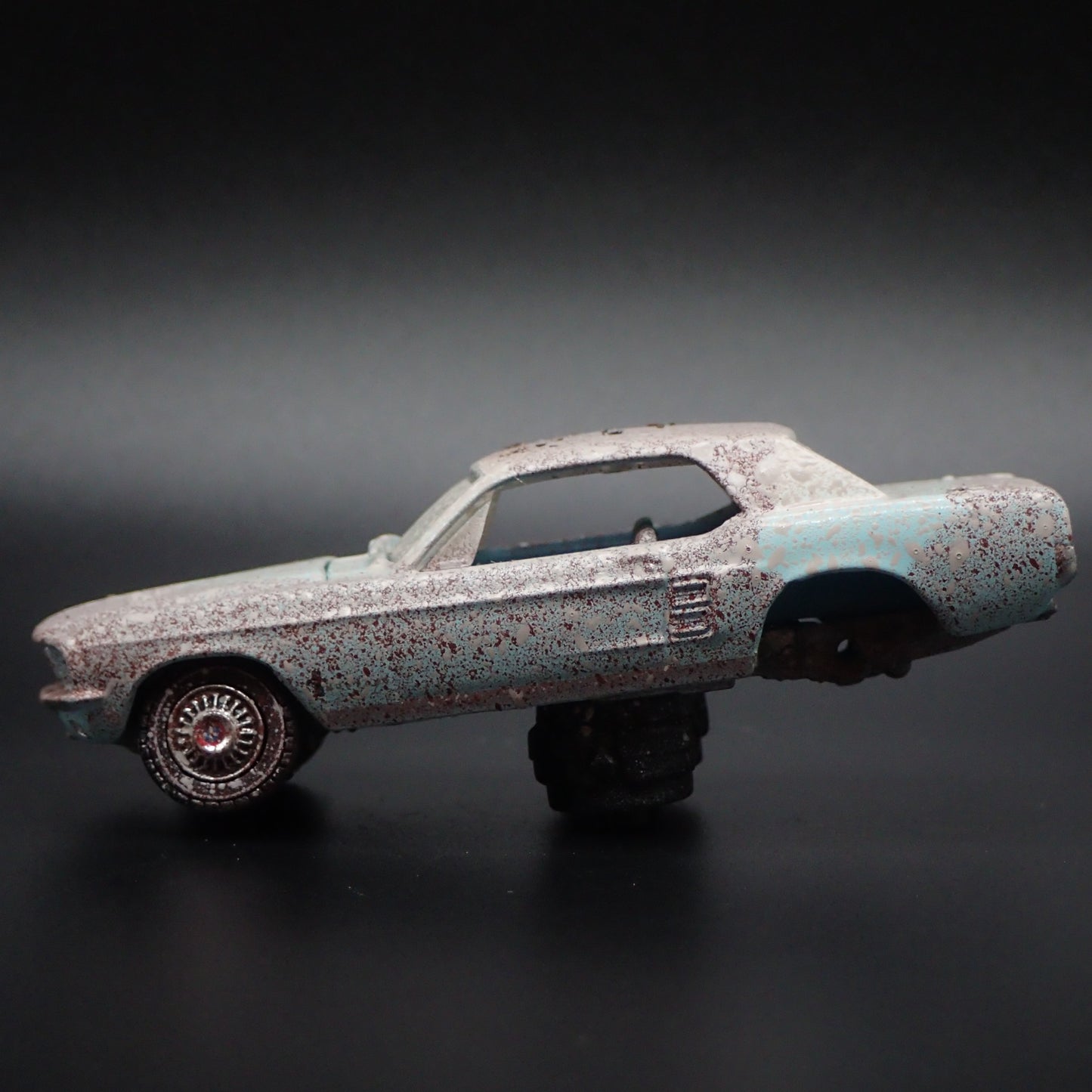 1967 67 FORD MUSTANG COUPE BARN FIND 1:64 SCALE DIORAMA DIECAST MODEL CAR