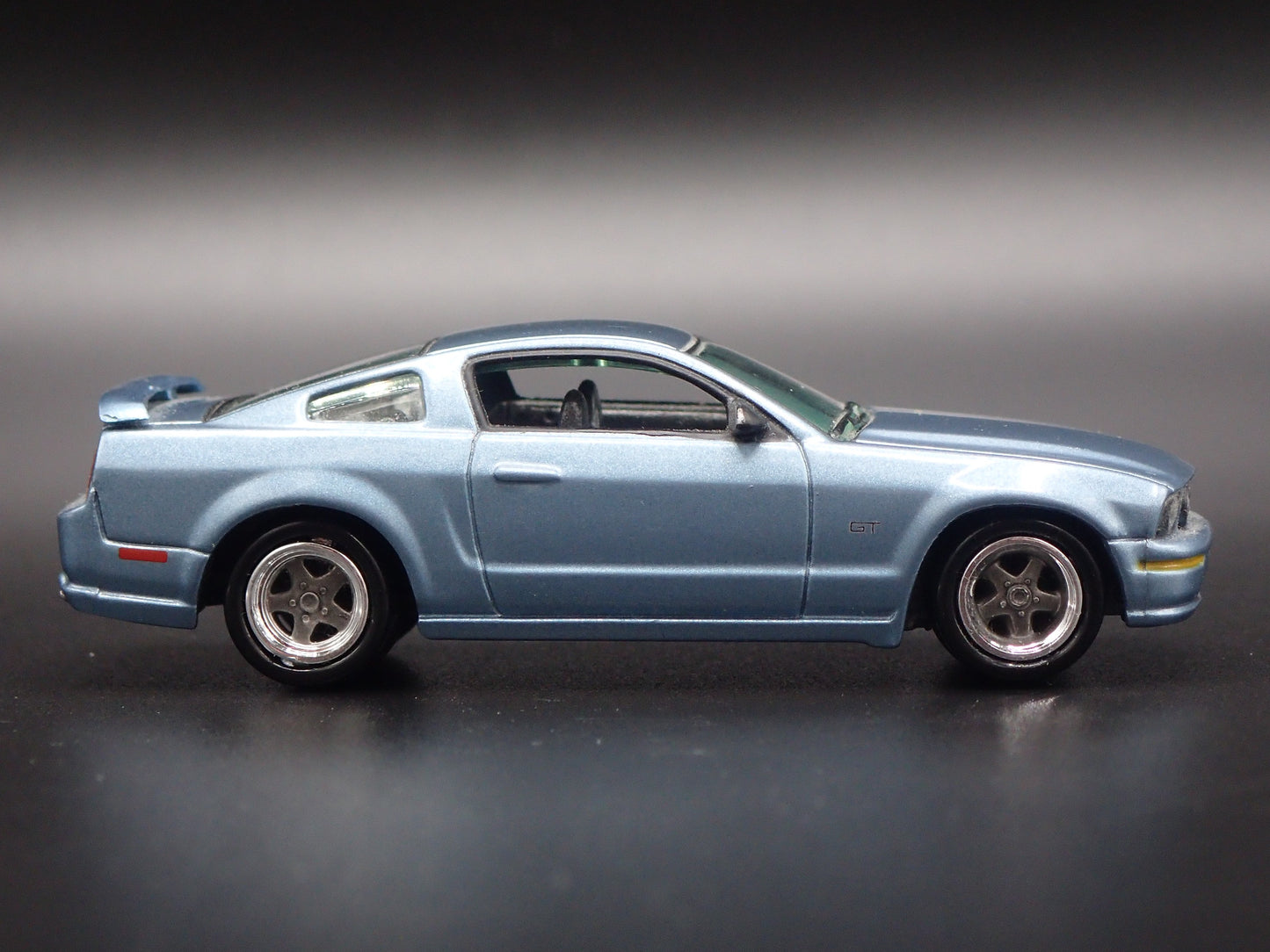 2005-2009 FORD MUSTANG GT RARE 1:64 SCALE COLLECTIBLE DIORAMA DIECAST MODEL CAR