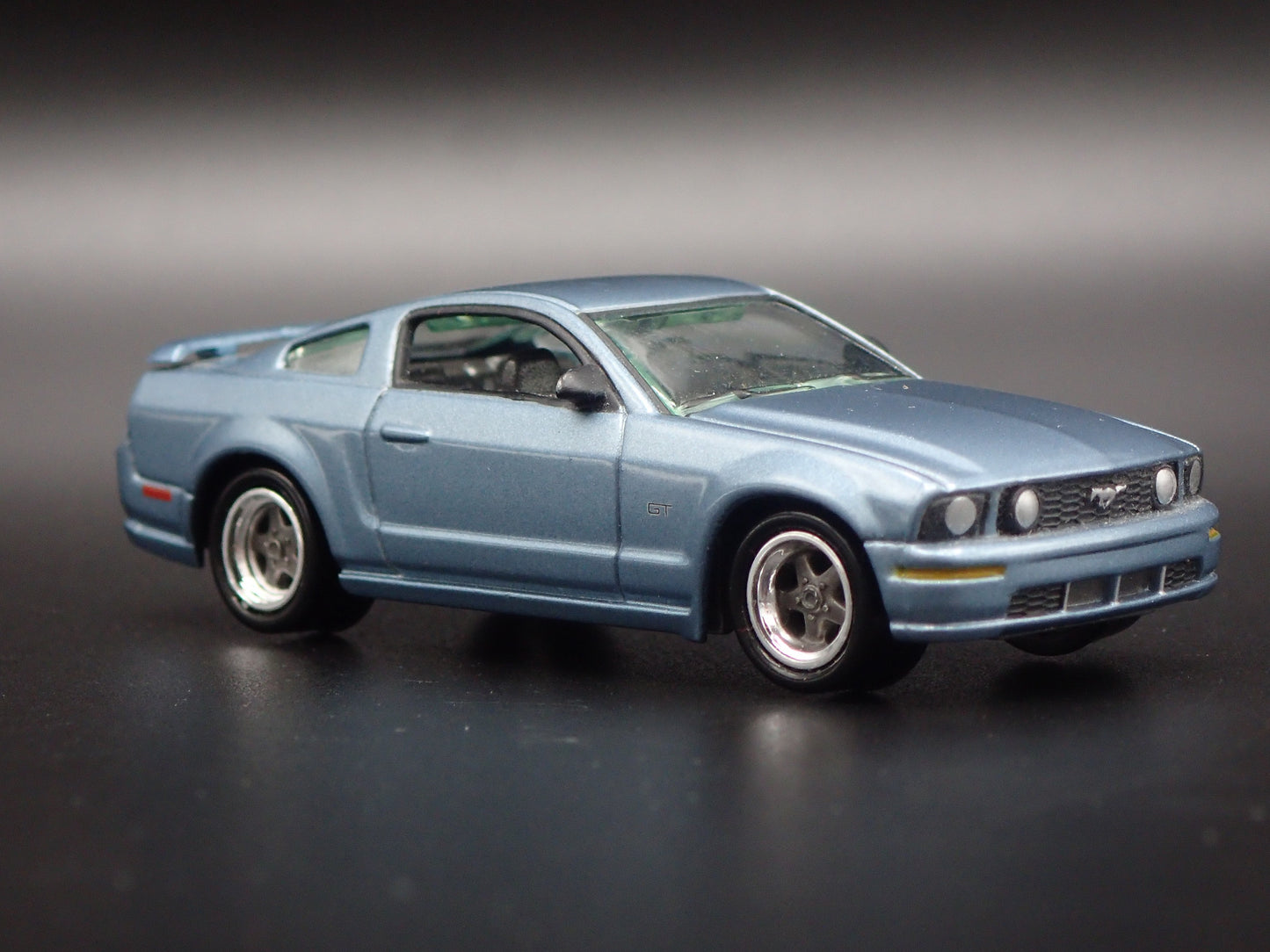 2005-2009 FORD MUSTANG GT RARE 1:64 SCALE COLLECTIBLE DIORAMA DIECAST MODEL CAR
