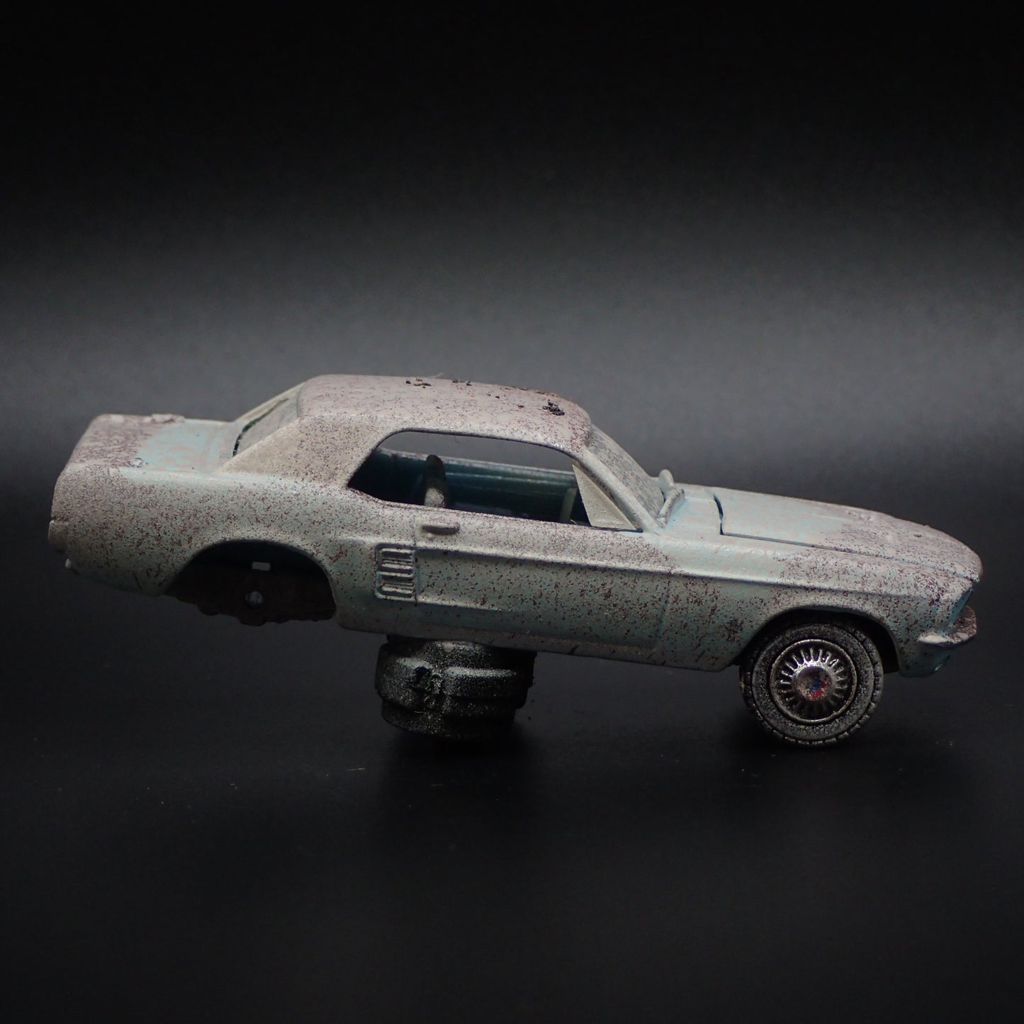 1967 67 FORD MUSTANG COUPE BARN FIND 1:64 SCALE DIORAMA DIECAST MODEL CAR