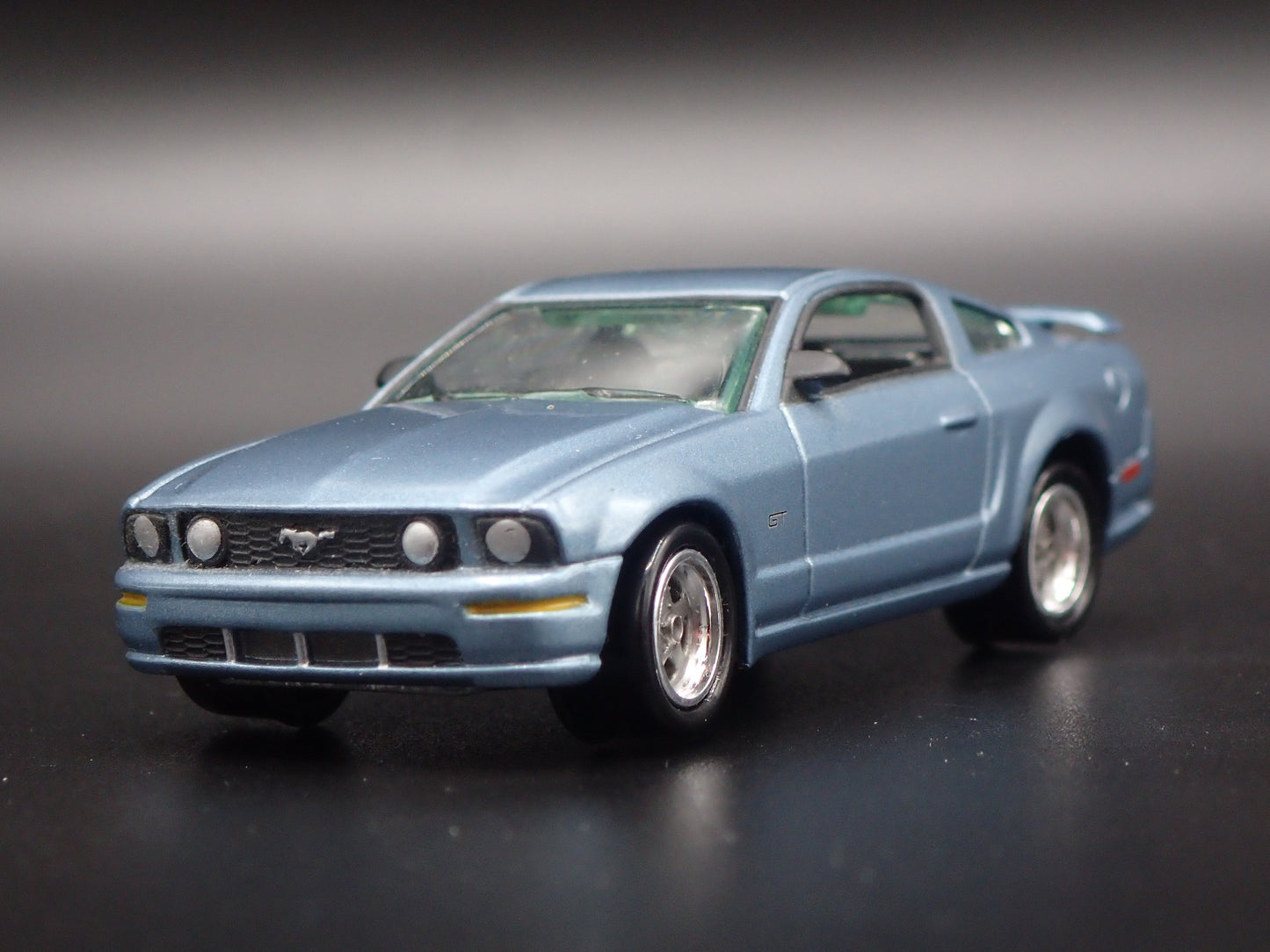 2005-2009 FORD MUSTANG GT RARE 1:64 SCALE COLLECTIBLE DIORAMA DIECAST MODEL CAR