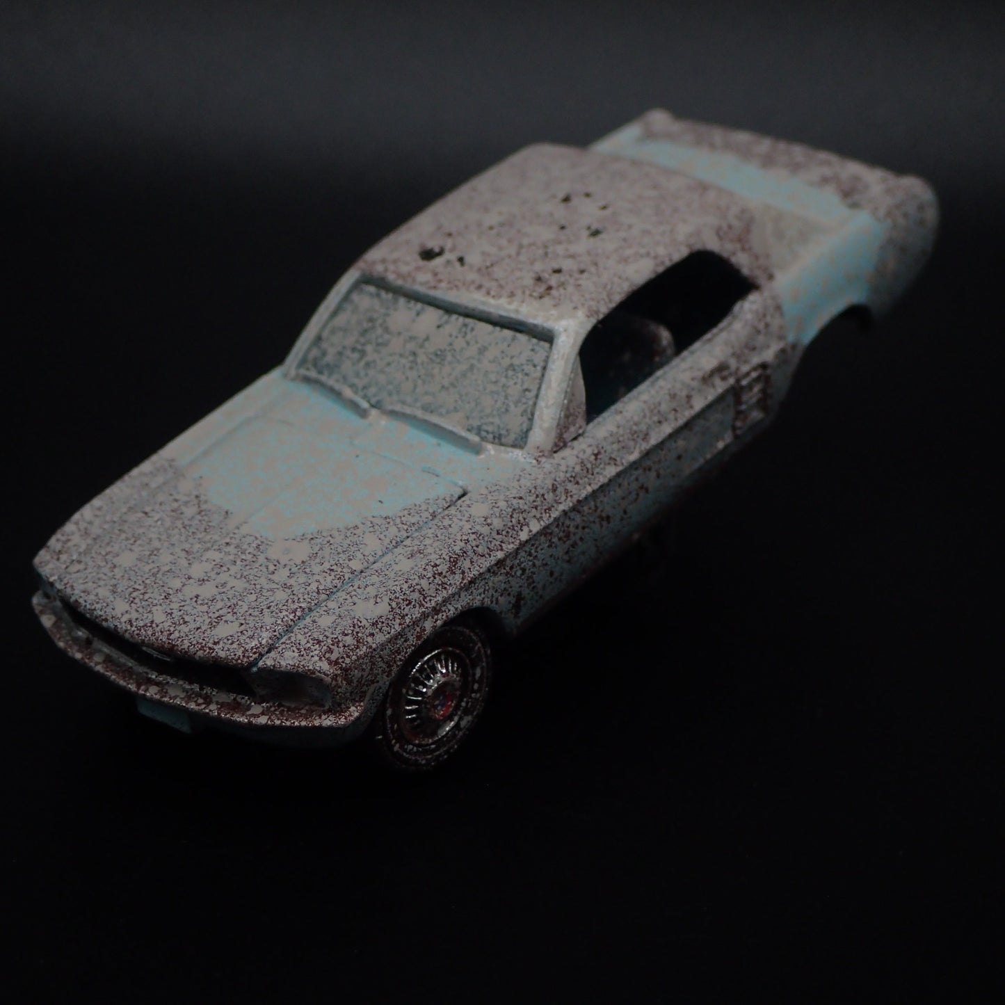 1967 67 FORD MUSTANG COUPE BARN FIND 1:64 SCALE DIORAMA DIECAST MODEL CAR