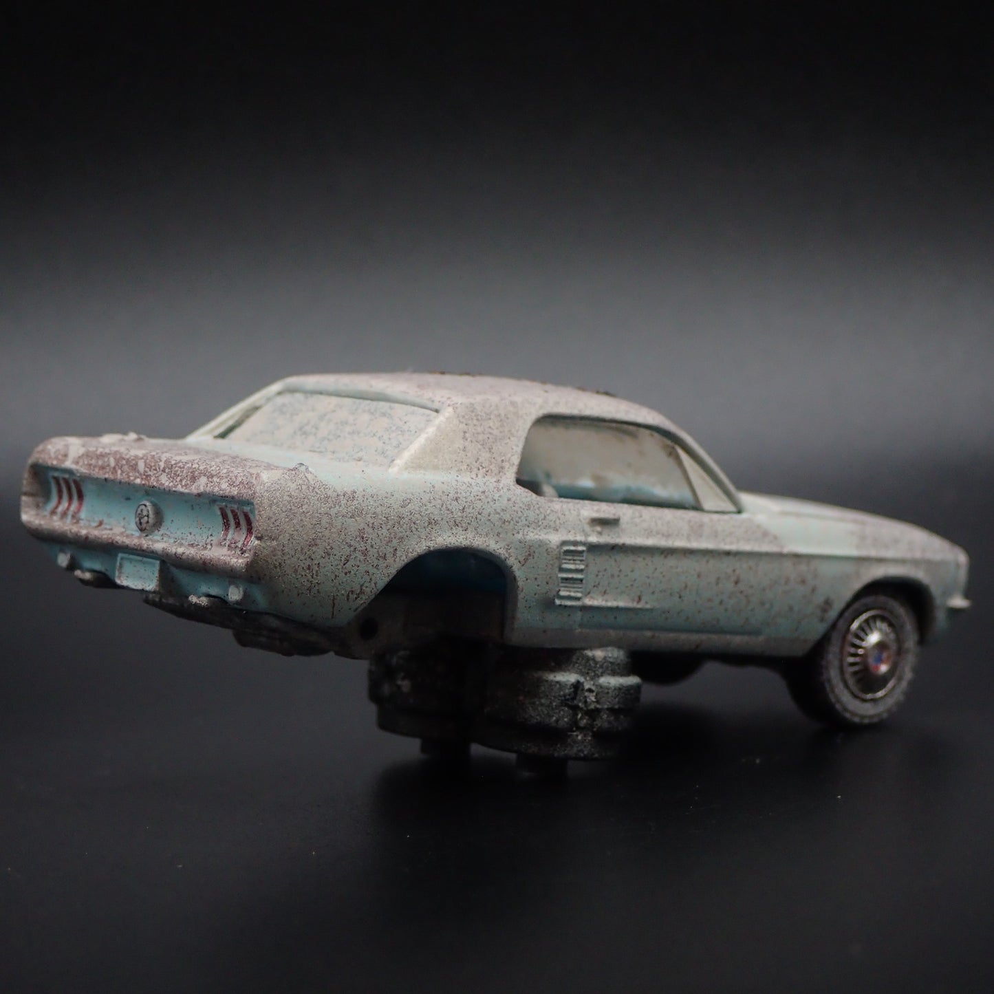 1967 67 FORD MUSTANG COUPE BARN FIND 1:64 SCALE DIORAMA DIECAST MODEL CAR