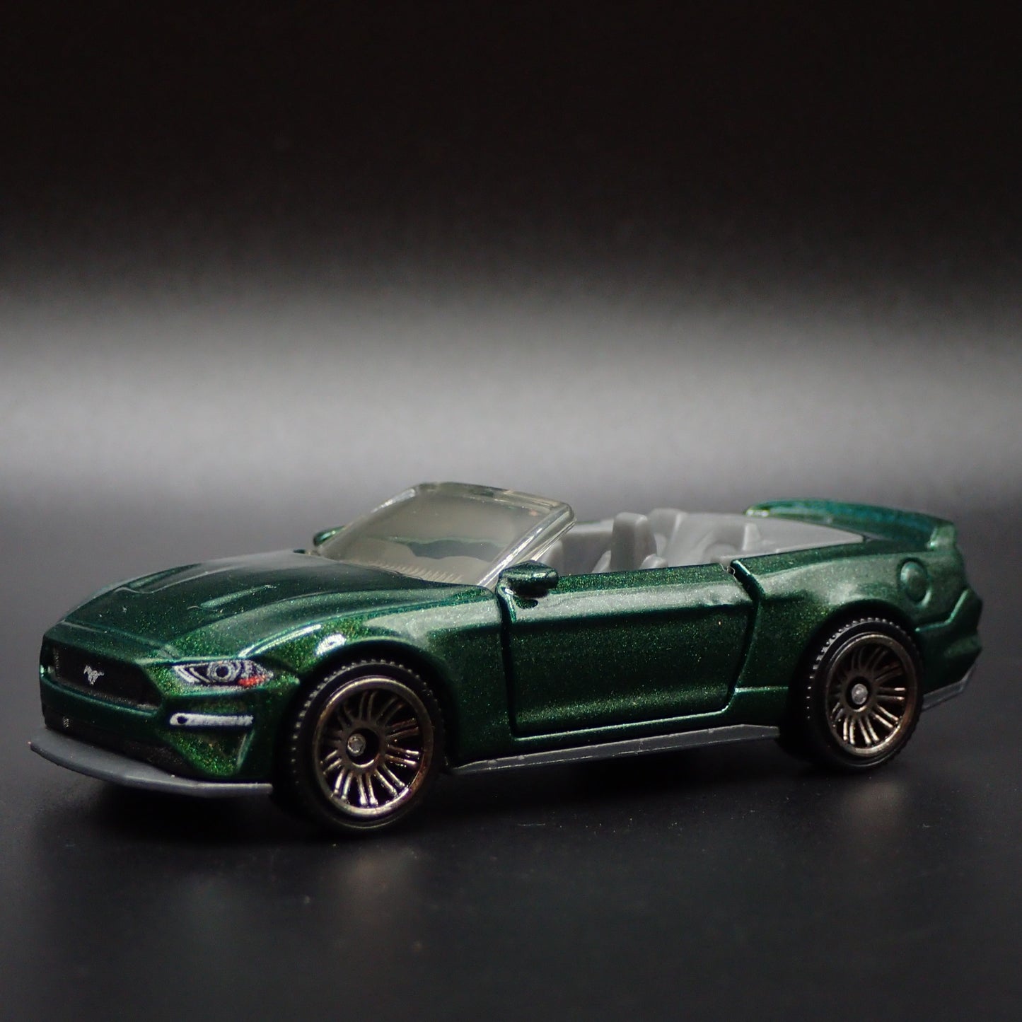 2018-2023 FORD MUSTANG CONVERTIBLE GREEN 1/64 SCALE DIORAMA DIECAST MODEL CAR