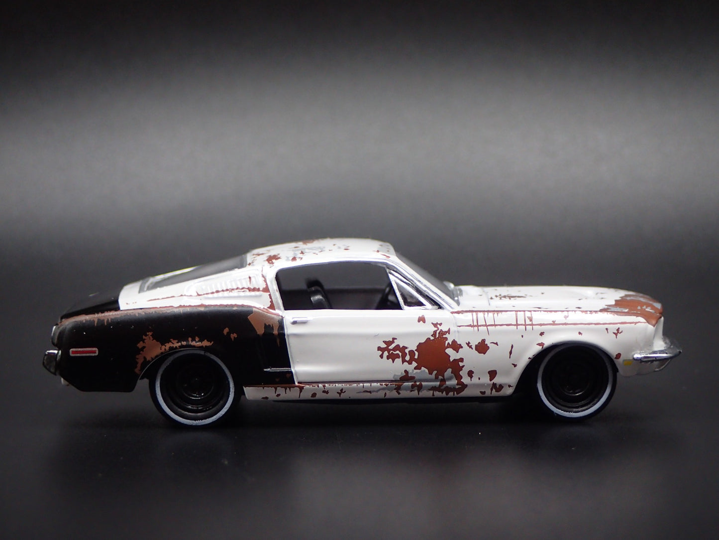 1968 68 FORD MUSTANG GT 390 FASTBACK BARN FIND 1:64 SCALE DIECAST MODEL CAR