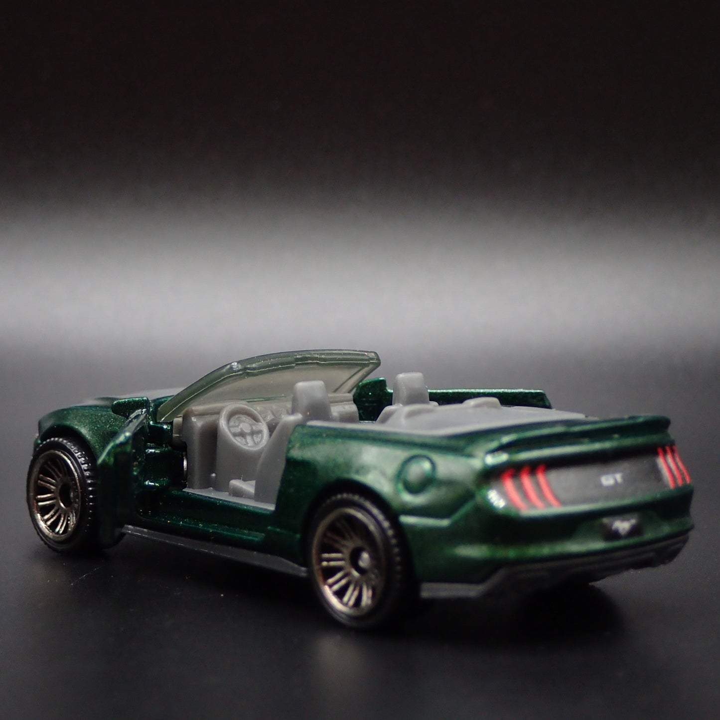 2018-2023 FORD MUSTANG CONVERTIBLE GREEN 1/64 SCALE DIORAMA DIECAST MODEL CAR