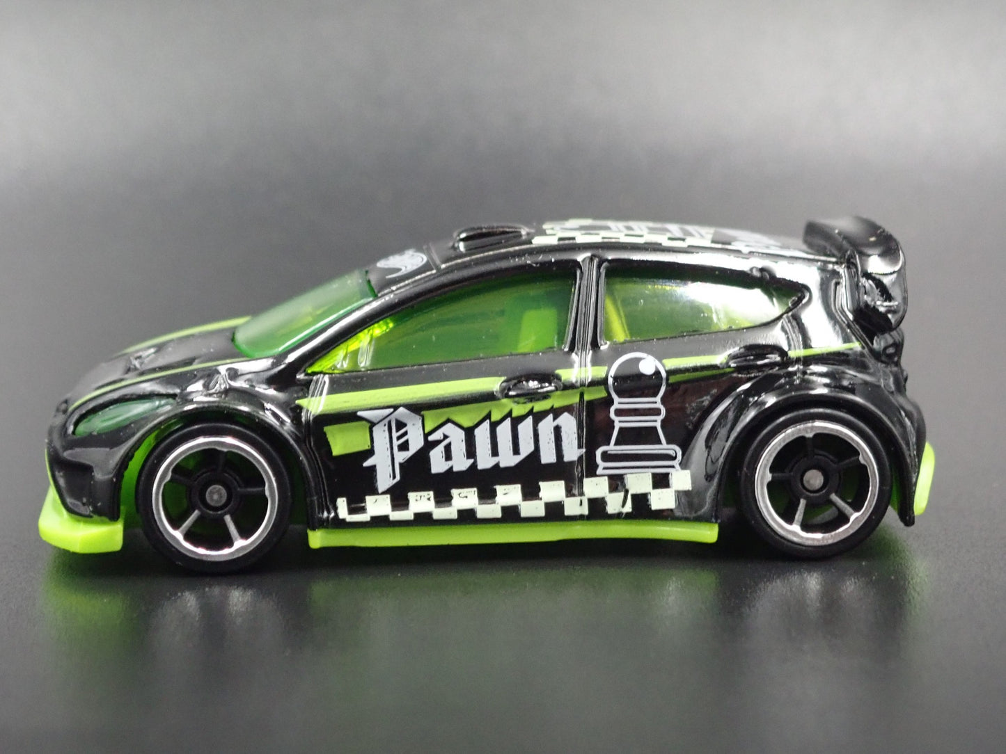 2009 - 2017 FORD FIESTA BLACK 1:64 SCALE COLLECTIBLE DIORAMA DIECAST MODEL CAR