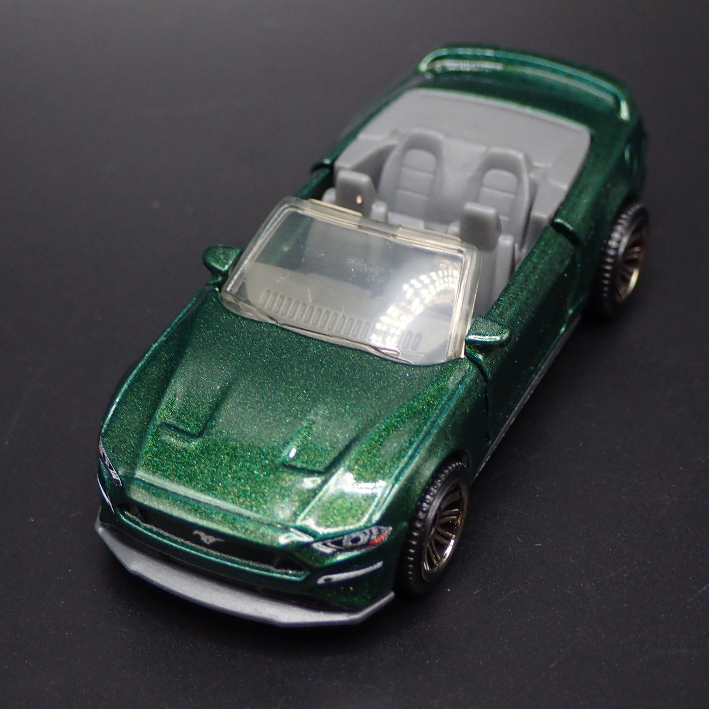 2018-2023 FORD MUSTANG CONVERTIBLE GREEN 1/64 SCALE DIORAMA DIECAST MODEL CAR