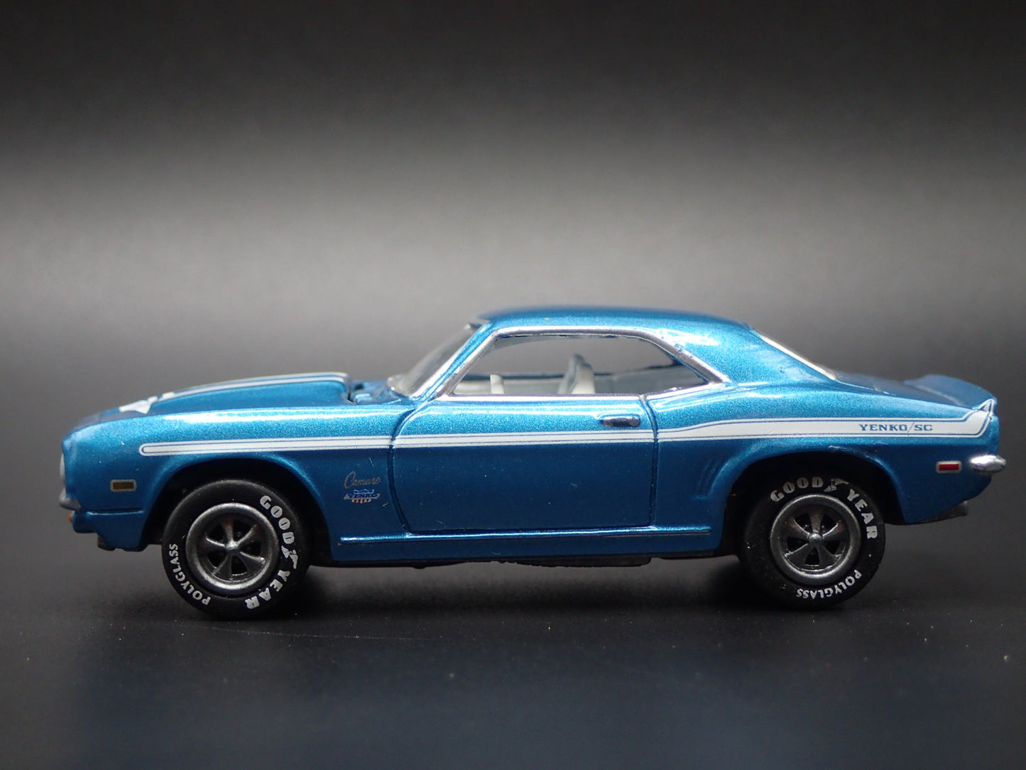 1969 69 CHEVY CHEVROLET CAMARO YENKO 1:64 SCALE DIORAMA DIECAST MODEL CAR