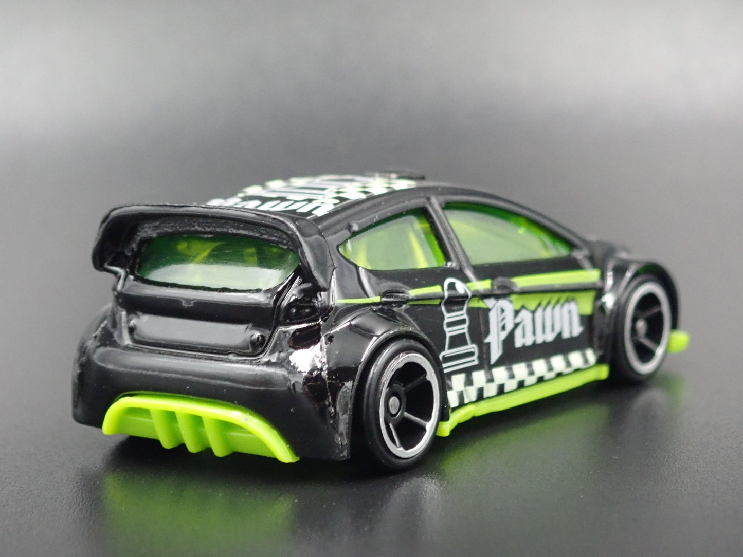 2009 - 2017 FORD FIESTA BLACK 1:64 SCALE COLLECTIBLE DIORAMA DIECAST MODEL CAR