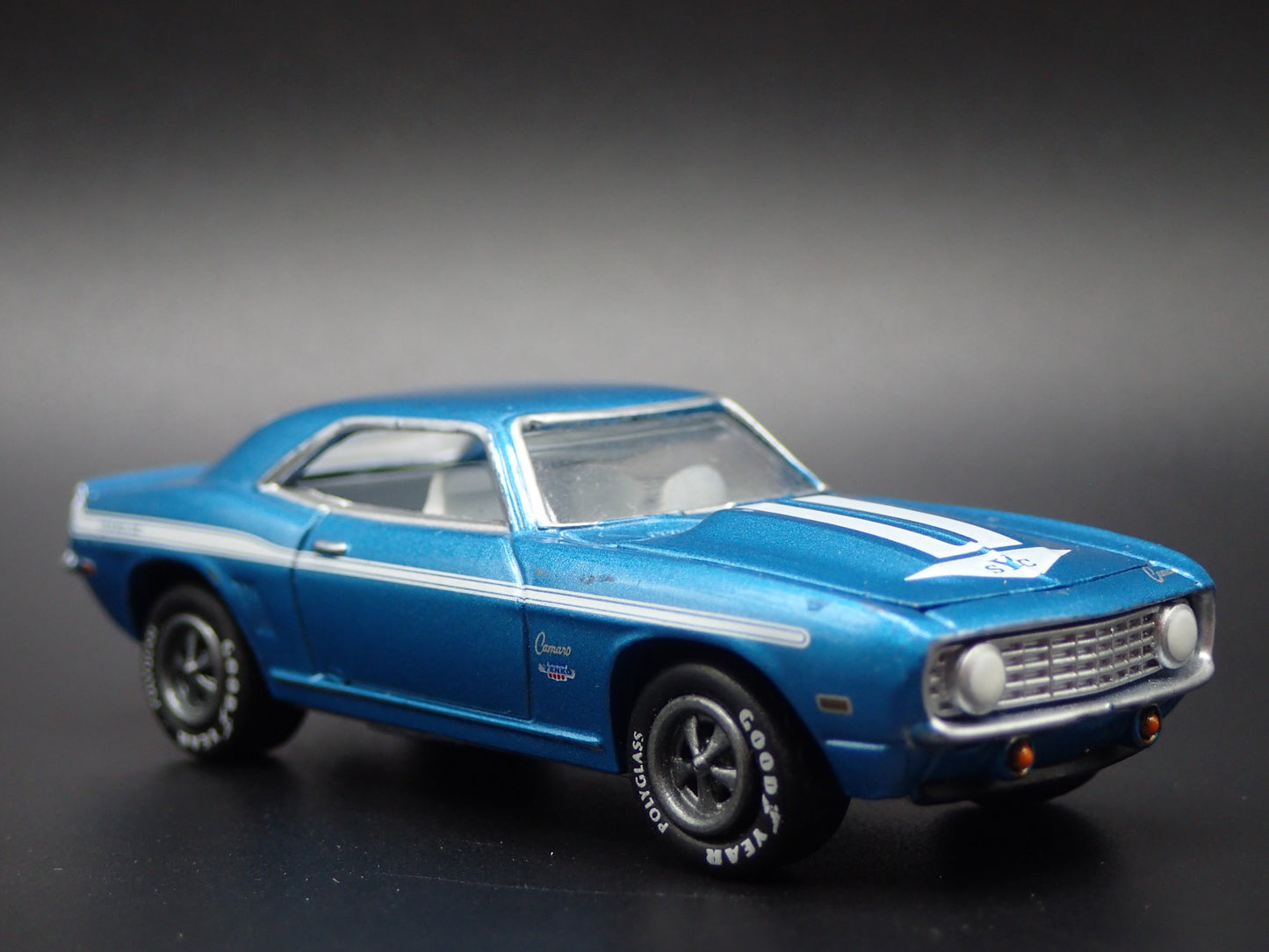1969 69 CHEVY CHEVROLET CAMARO YENKO 1:64 SCALE DIORAMA DIECAST MODEL CAR