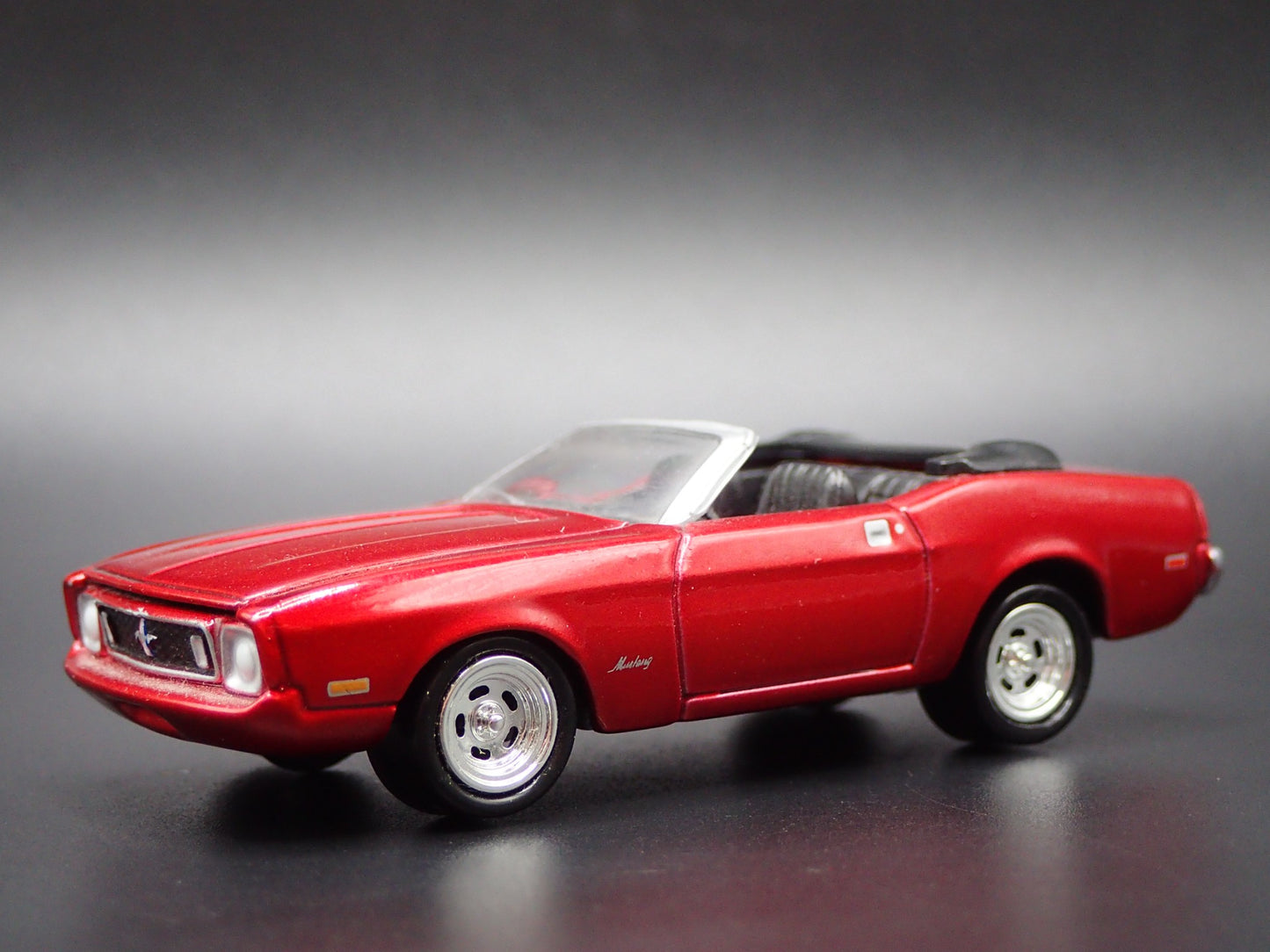 1971-1973 FORD MUSTANG CONVERTIBLE RED 1/64 SCALE DIORAMA DIECAST MODEL CAR