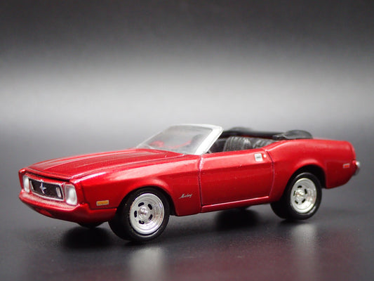 1971-1973 FORD MUSTANG CONVERTIBLE RED 1/64 SCALE DIORAMA DIECAST MODEL CAR