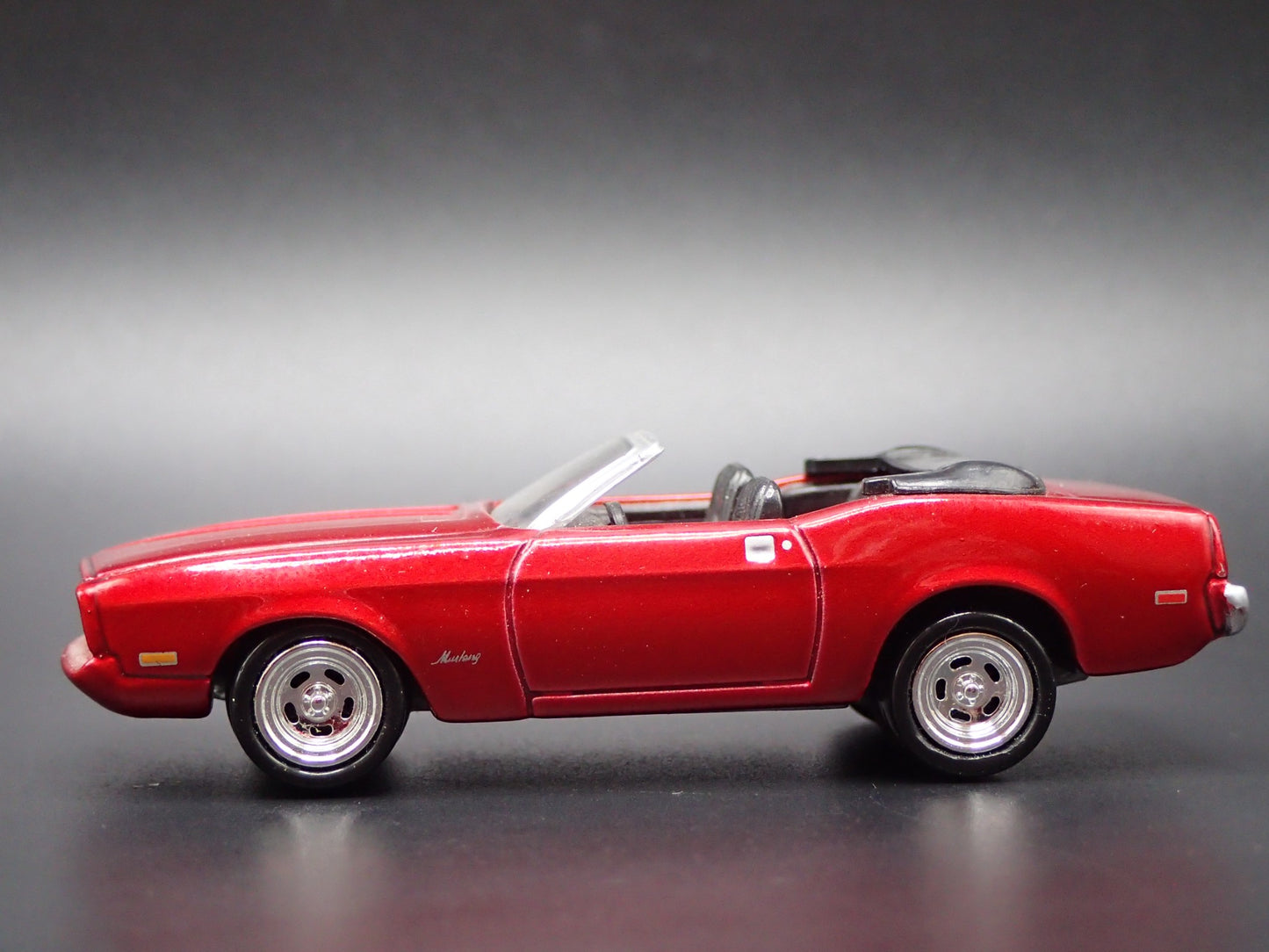1971-1973 FORD MUSTANG CONVERTIBLE RED 1/64 SCALE DIORAMA DIECAST MODEL CAR