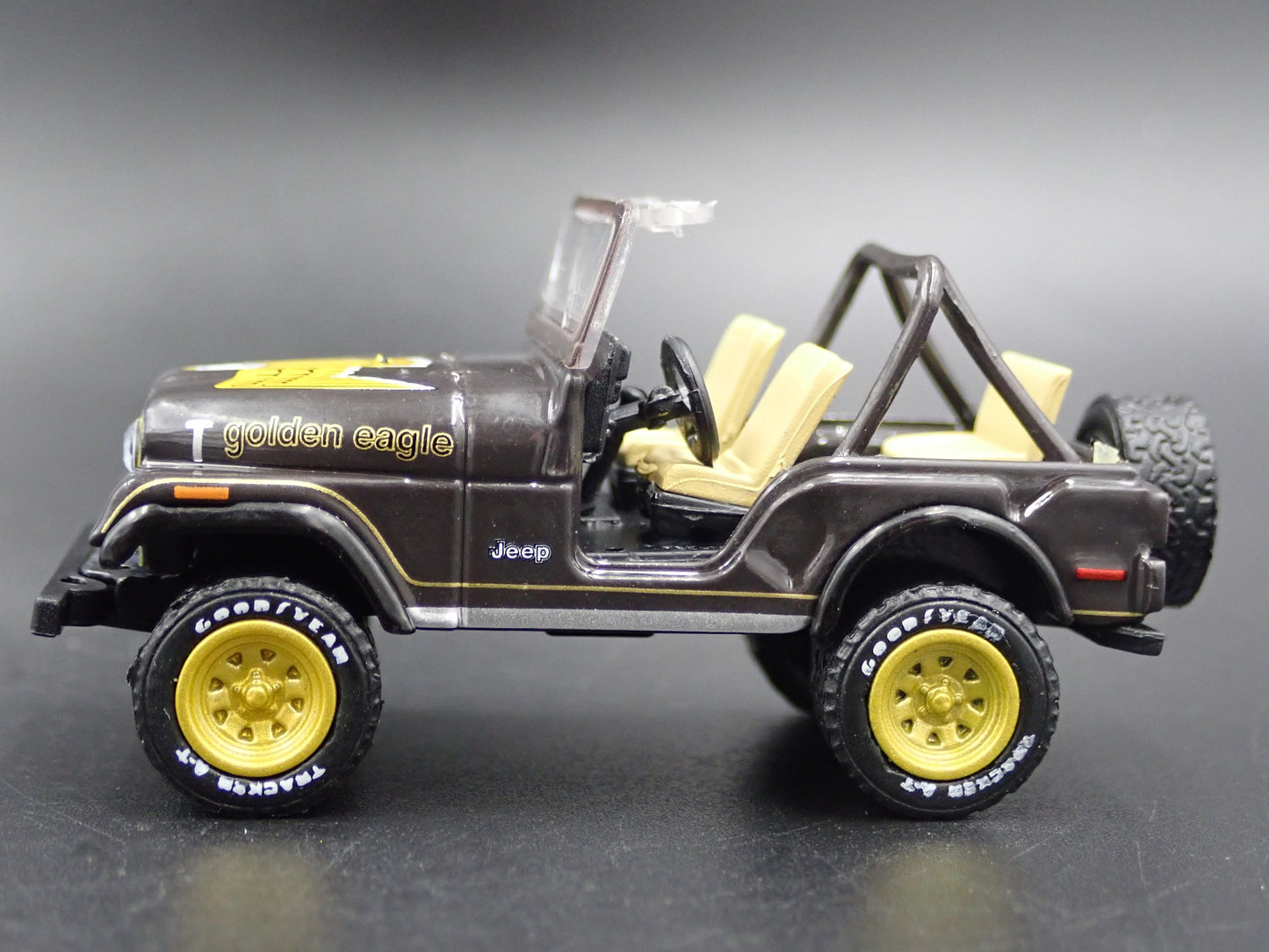 1944-1986 JEEP WRANGLER  CJ5 GOLDEN EAGLE 1/64 SCALE DIORAMA DIECAST MODEL CAR