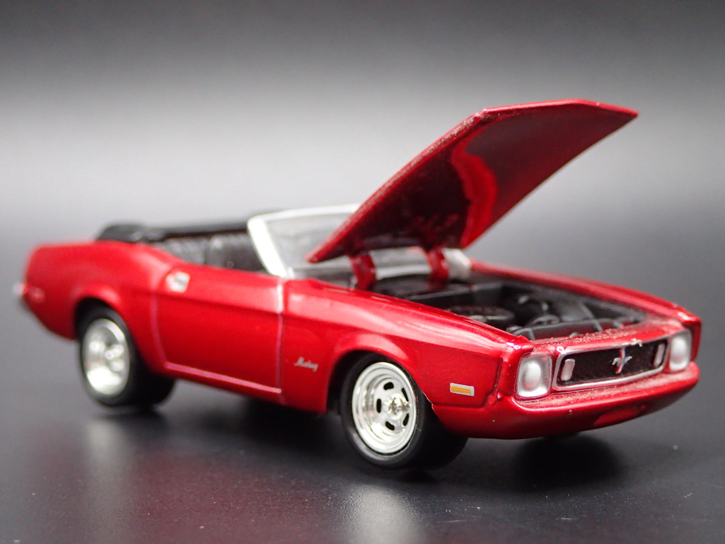 1971-1973 FORD MUSTANG CONVERTIBLE RED 1/64 SCALE DIORAMA DIECAST MODEL CAR