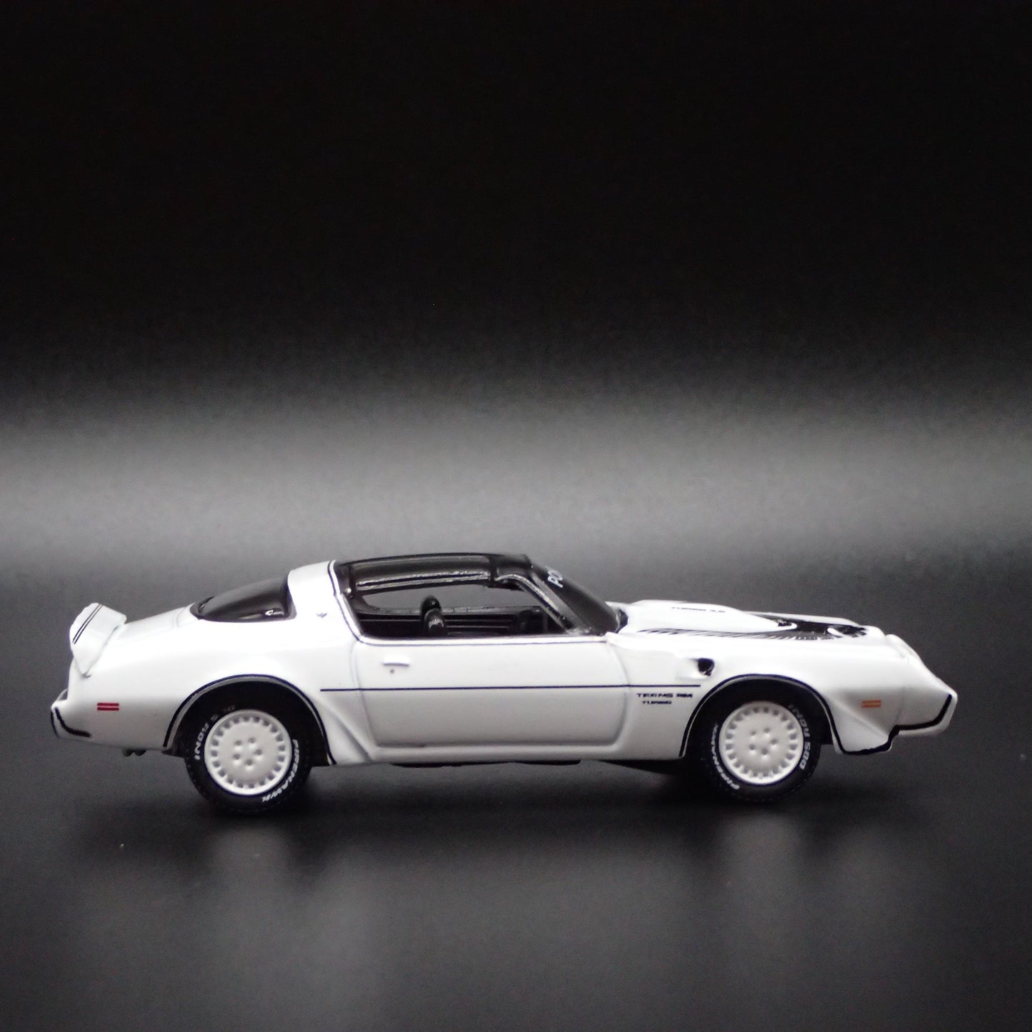 1981 81 PONTIAC FIREBIRD TRANS AM T/A TURBO 1/64 SCALE DIORAMA DIECAST MODEL CAR
