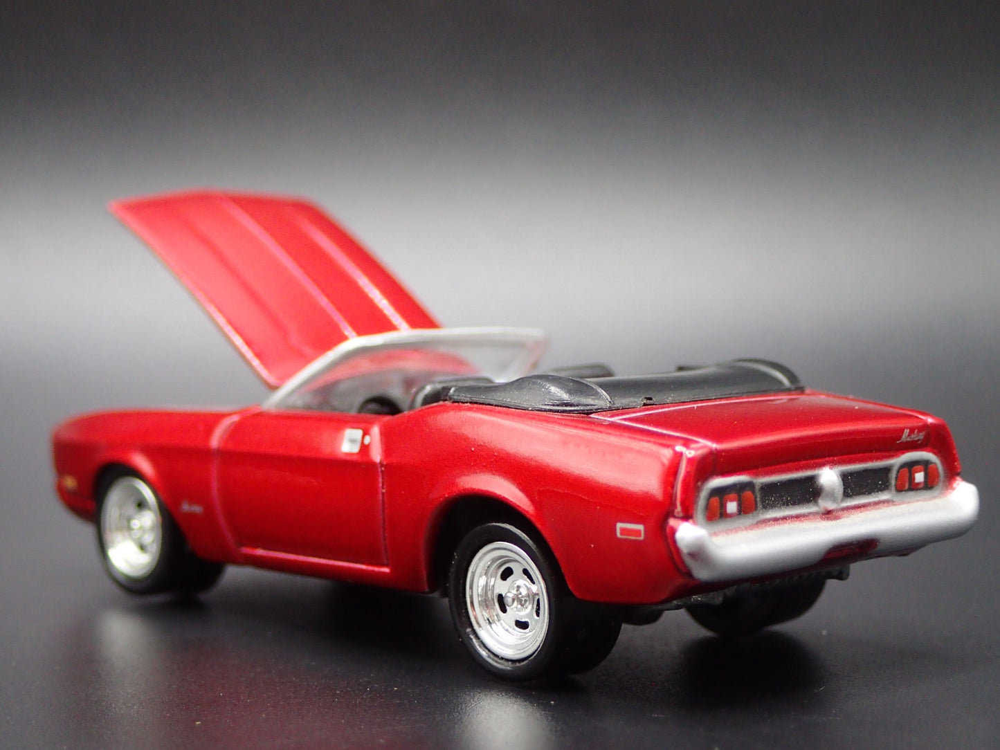 1971-1973 FORD MUSTANG CONVERTIBLE RED 1/64 SCALE DIORAMA DIECAST MODEL CAR