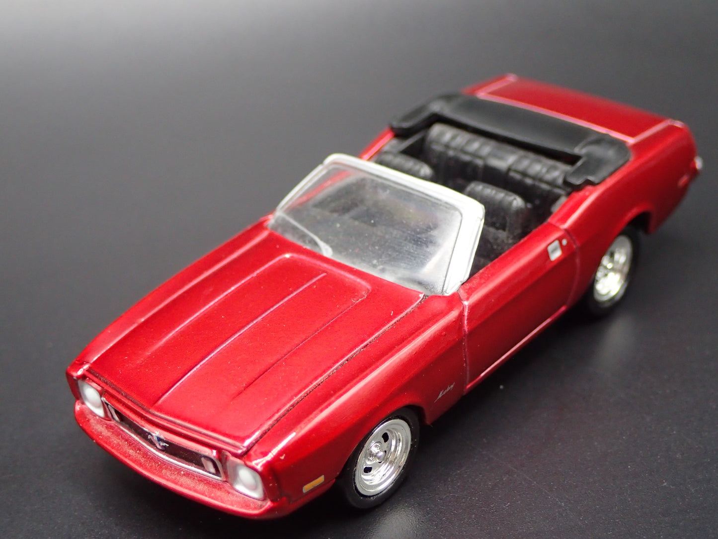 1971-1973 FORD MUSTANG CONVERTIBLE RED 1/64 SCALE DIORAMA DIECAST MODEL CAR