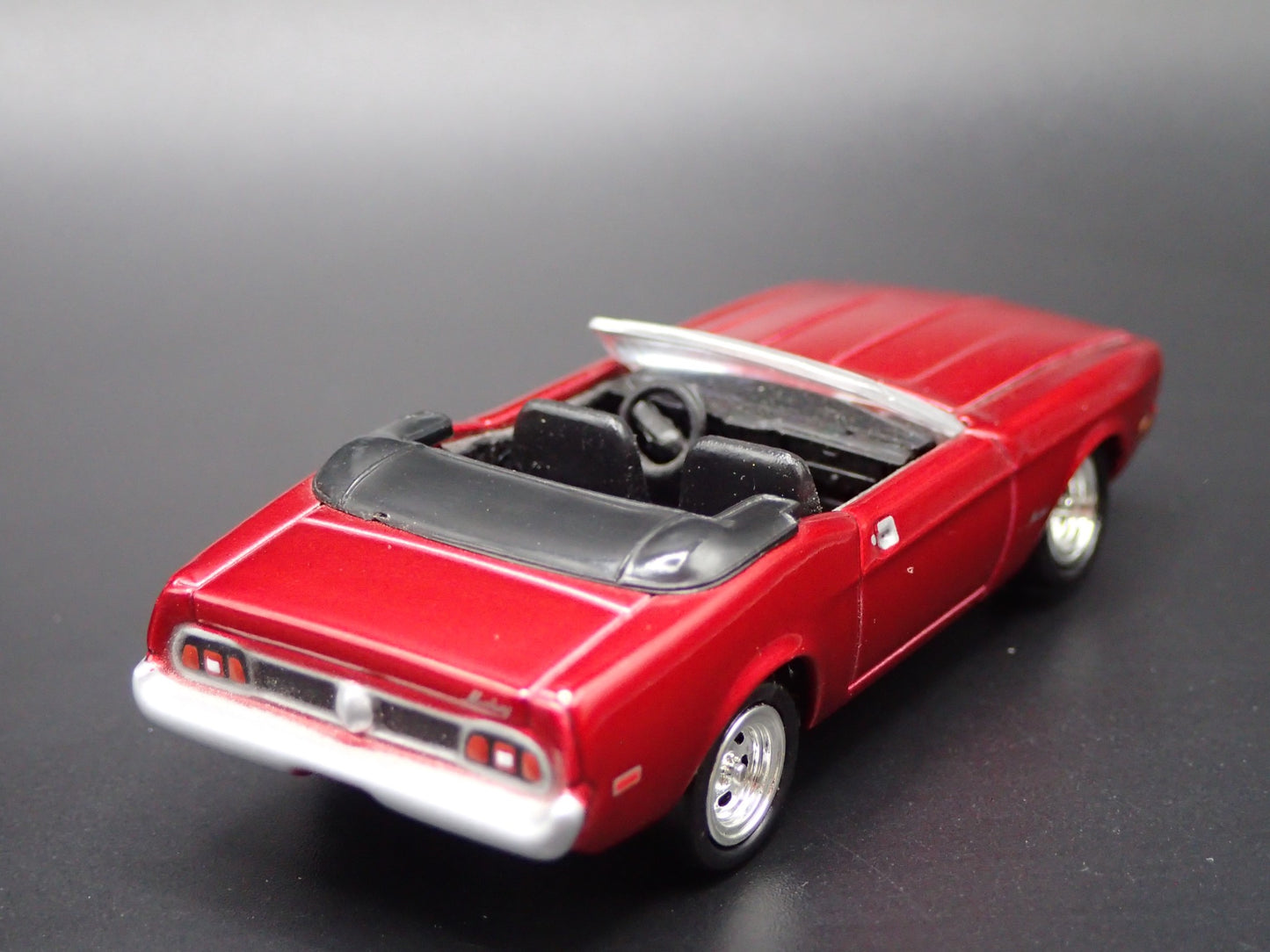 1971-1973 FORD MUSTANG CONVERTIBLE RED 1/64 SCALE DIORAMA DIECAST MODEL CAR