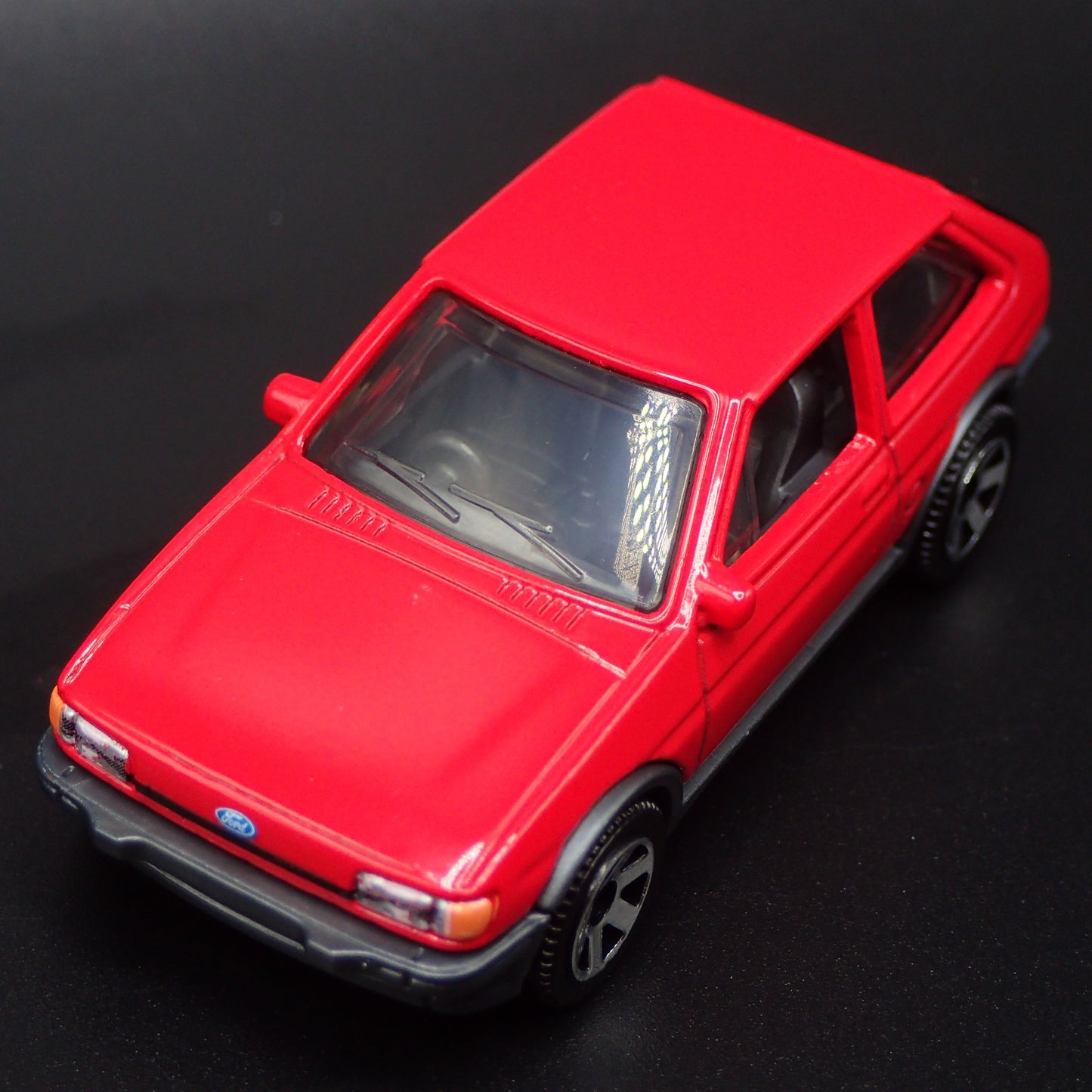 1983-1989 FORD FIESTA MK 2 RED 1:64 SCALE COLLECTIBLE DIORAMA DIECAST MODEL CAR