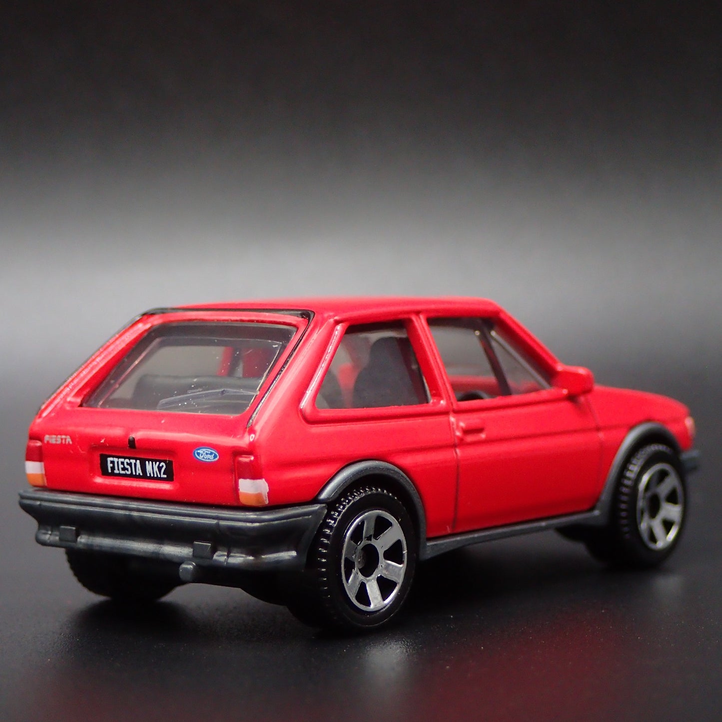 1983-1989 FORD FIESTA MK 2 RED 1:64 SCALE COLLECTIBLE DIORAMA DIECAST MODEL CAR