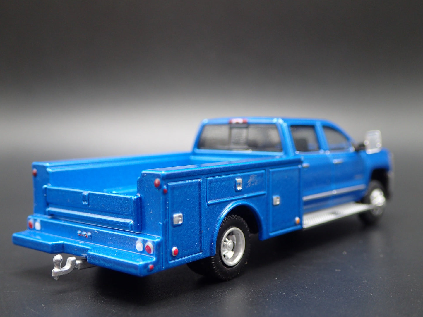 2018 CHEVY CHEVROLET SILVERADO 3500 DUALLY TRUCK W/ HITCH 1:64 DIECAST MODEL CAR