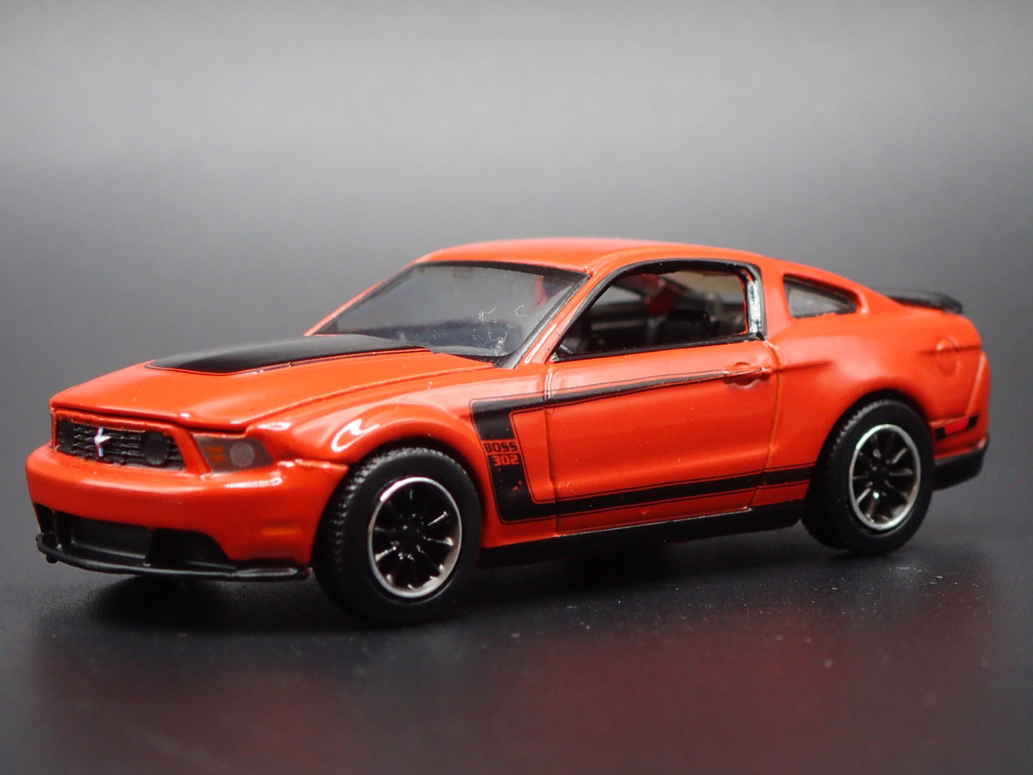 2012 12 FORD MUSTANG BOSS 302 ORANGE 1/64 SCALE COLLECTIBLE DIECAST MODEL CAR