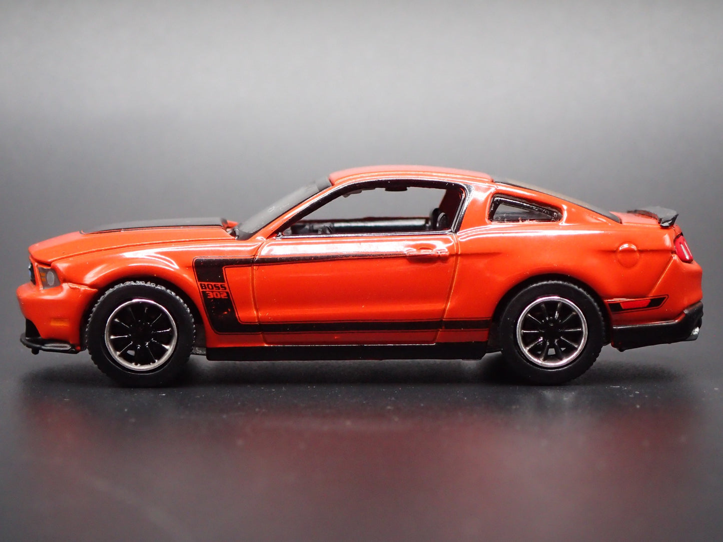 2012 12 FORD MUSTANG BOSS 302 ORANGE 1/64 SCALE COLLECTIBLE DIECAST MODEL CAR